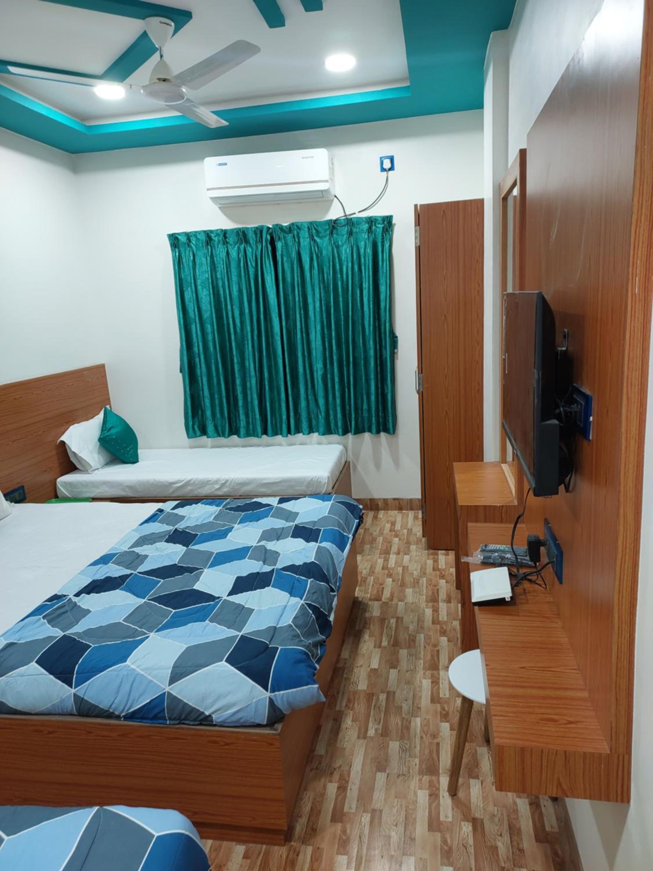 Economy Quadruple Room - Photo 49