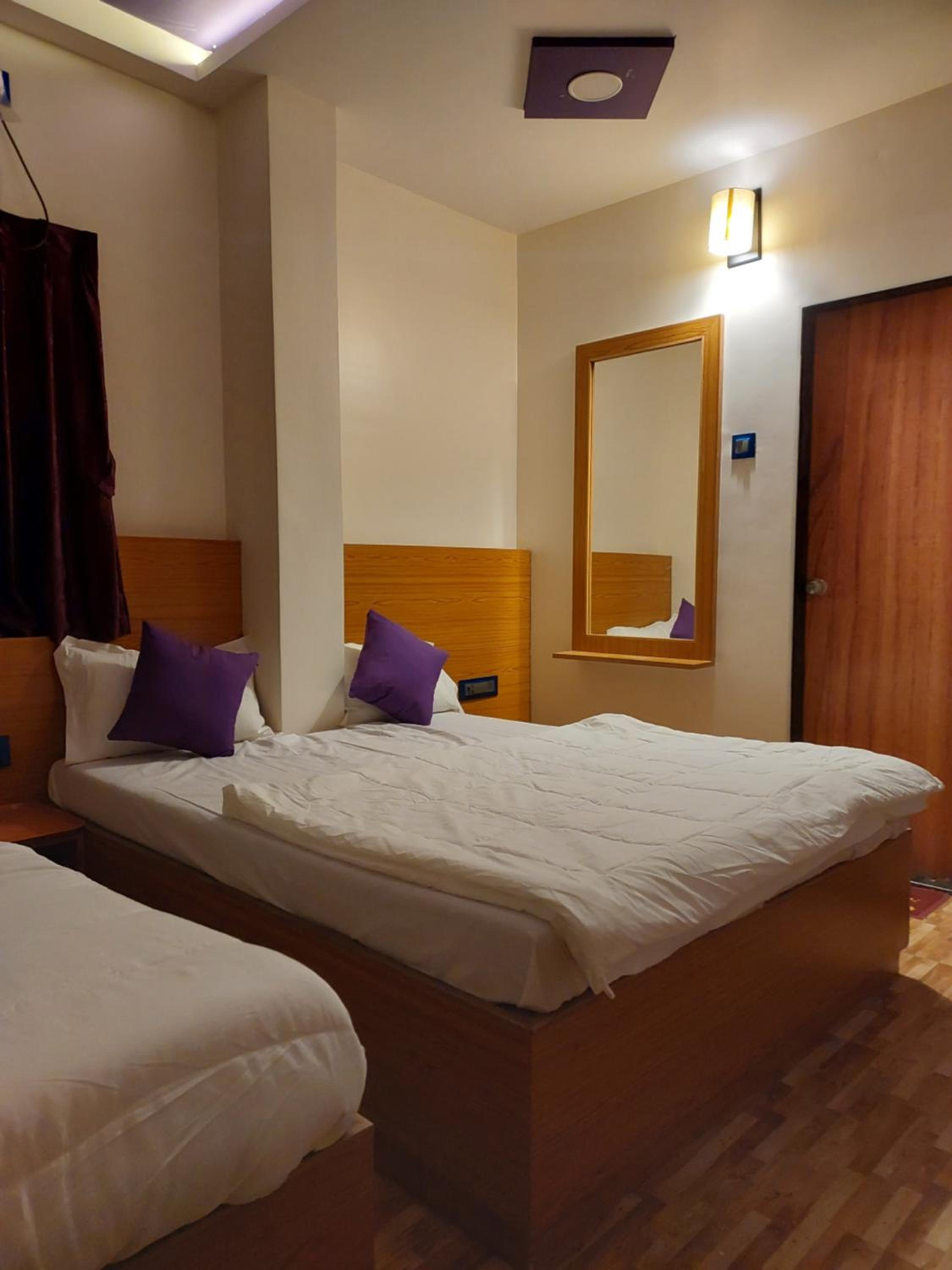 Economy Quadruple Room - Photo 25