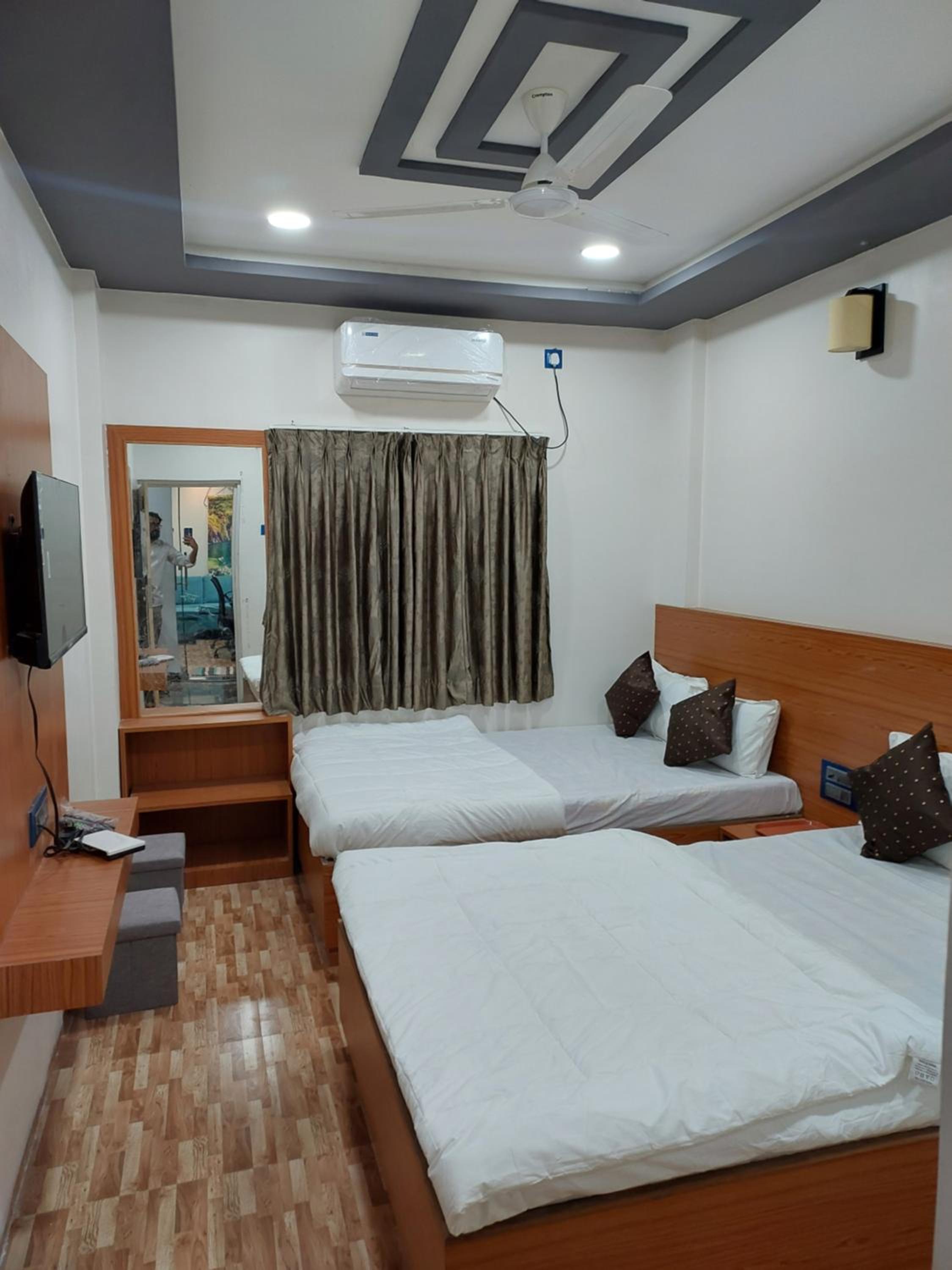 Economy Quadruple Room - Photo 28