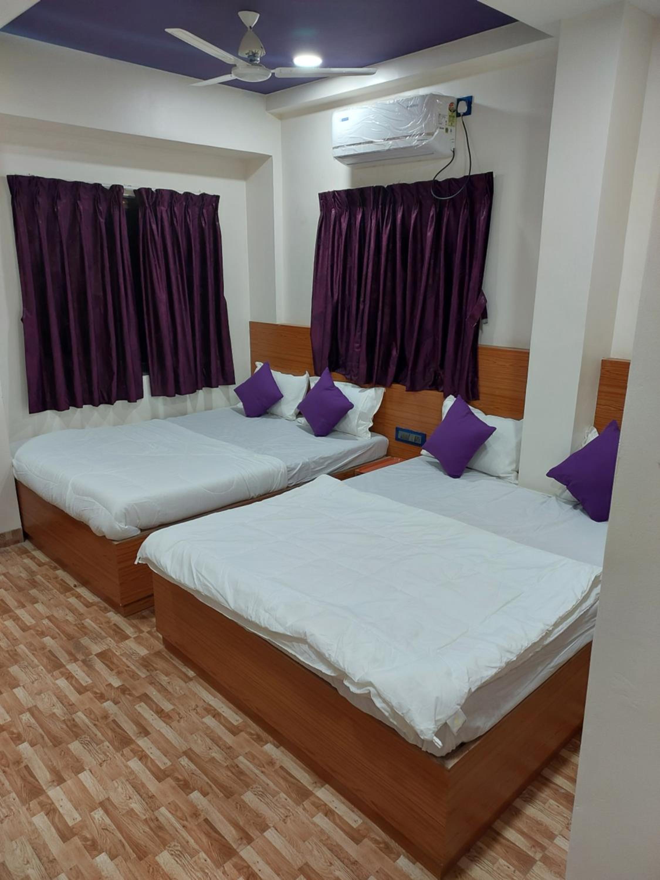 Economy Quadruple Room - Photo 29