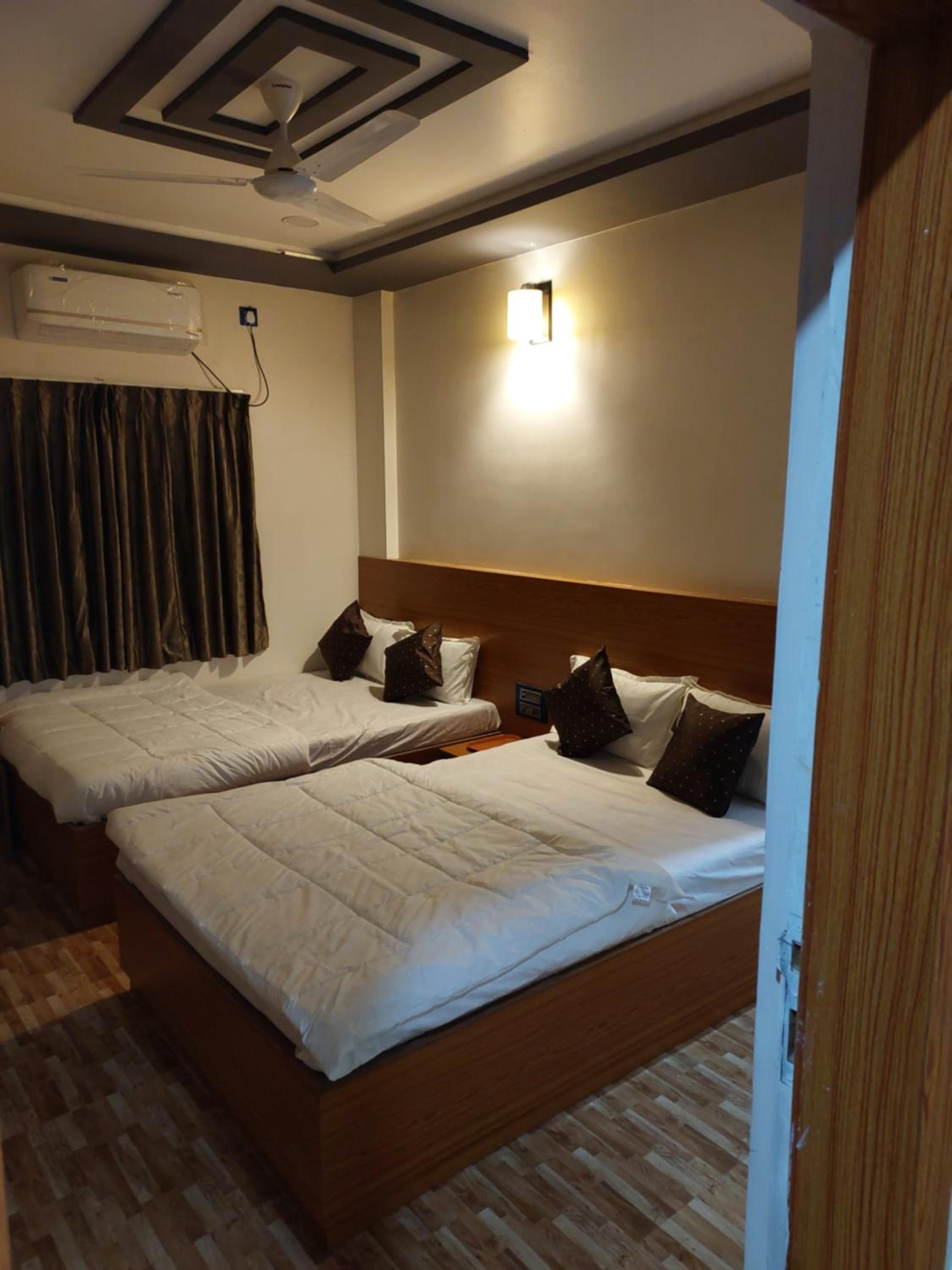 Economy Quadruple Room - Photo 31