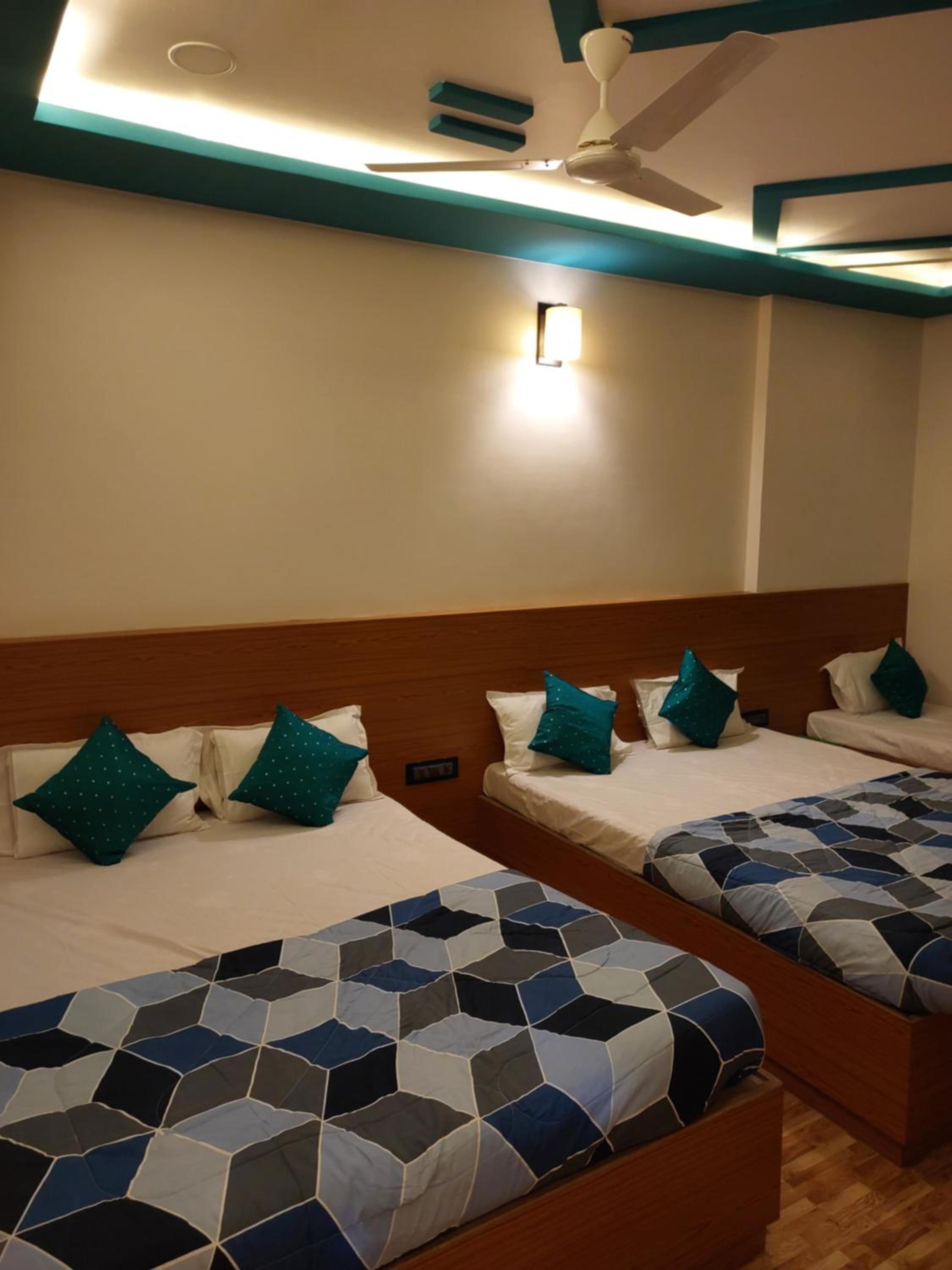 Economy Quadruple Room - Photo 60