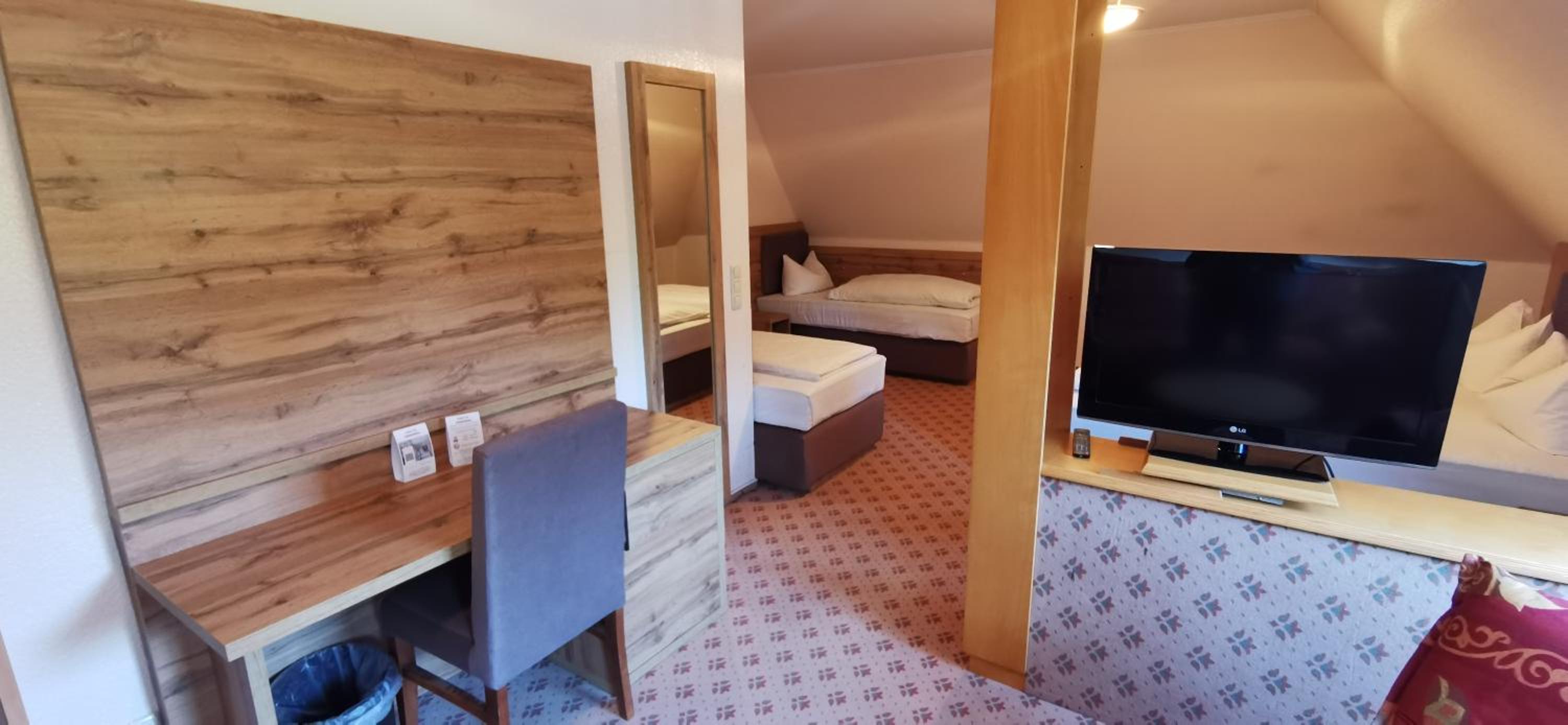 Standard Quadruple Room - Photo 7