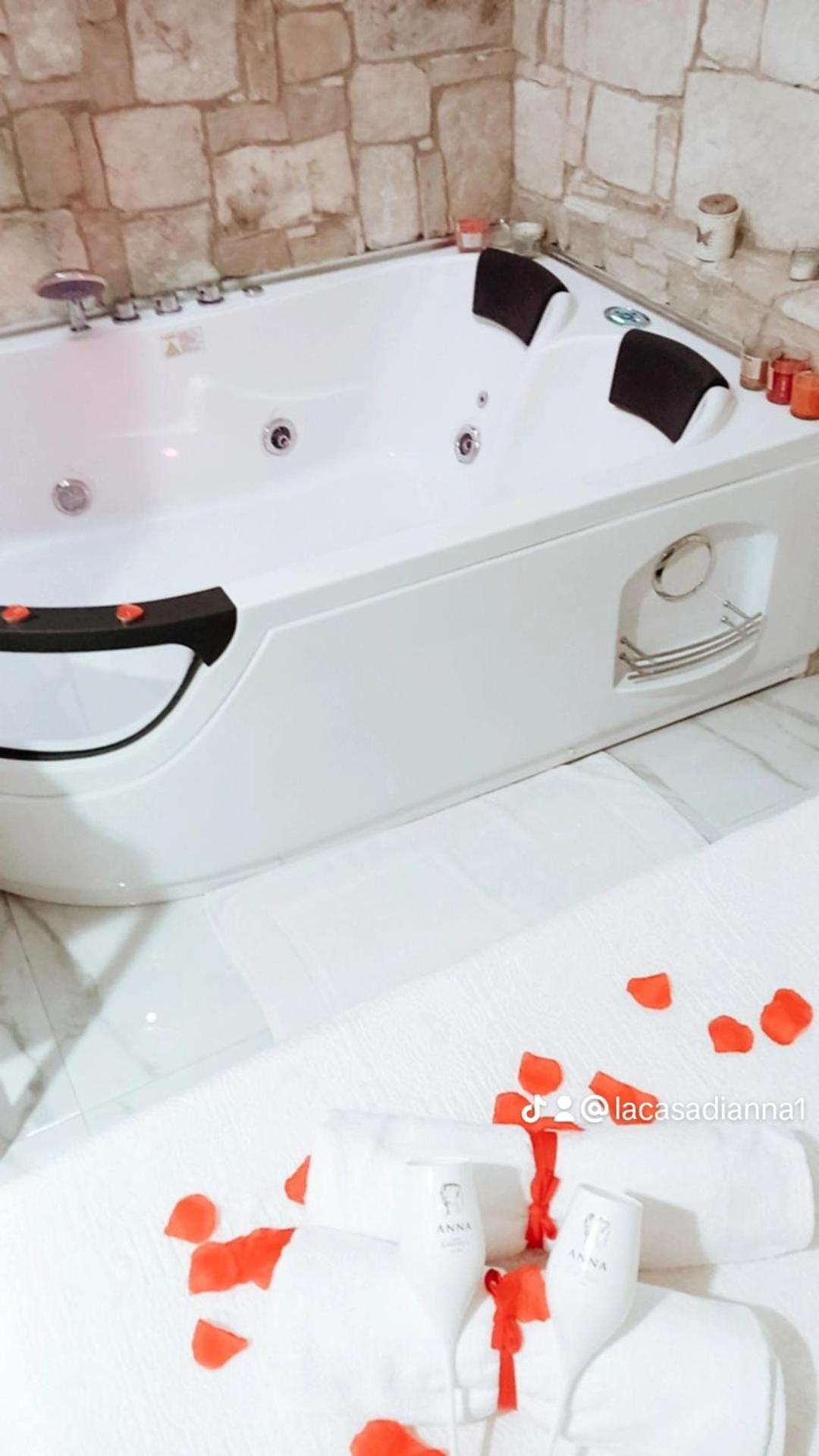 Double Room with Spa Bath photo 2