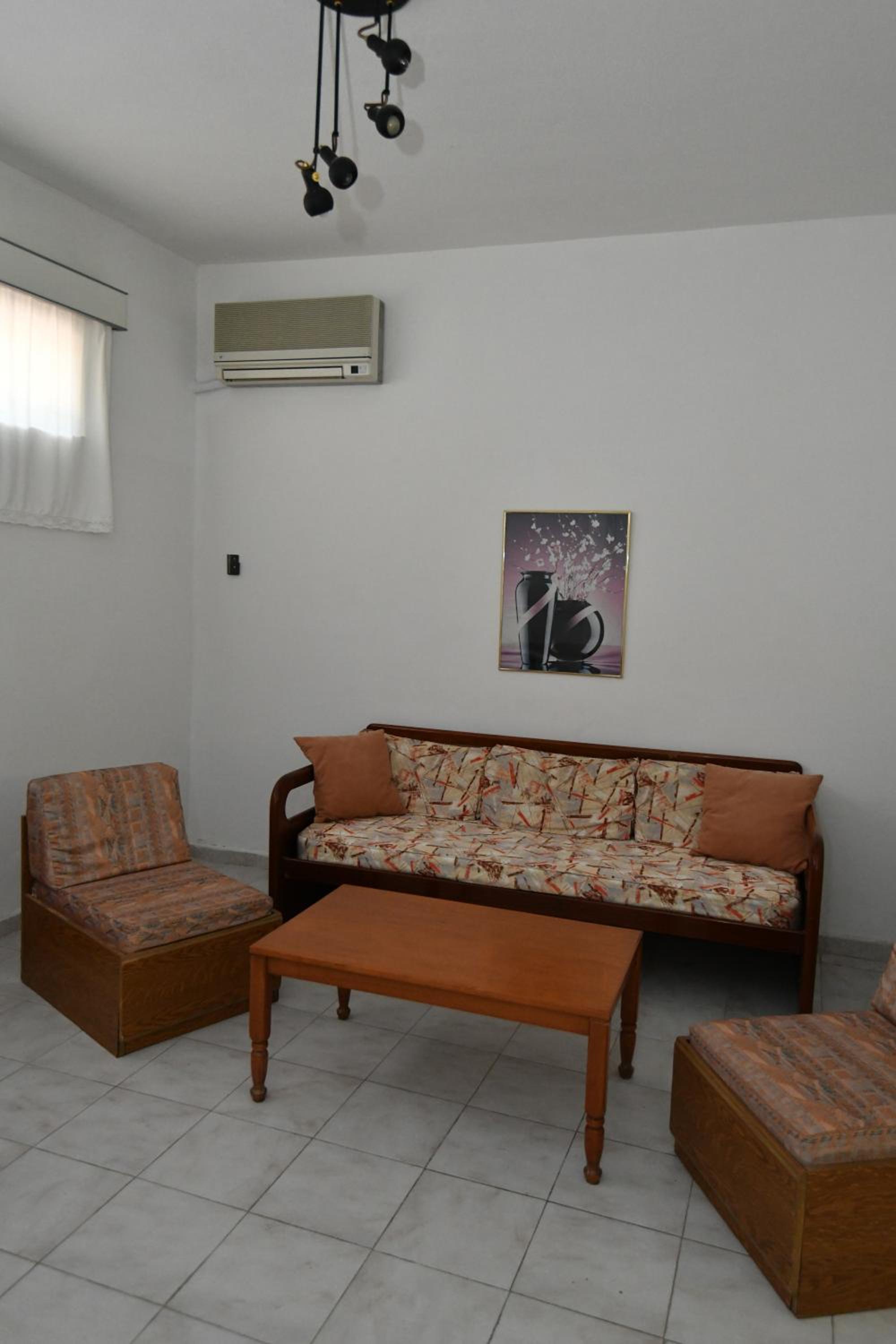 Economy Apartment- Semi Basement photo 1