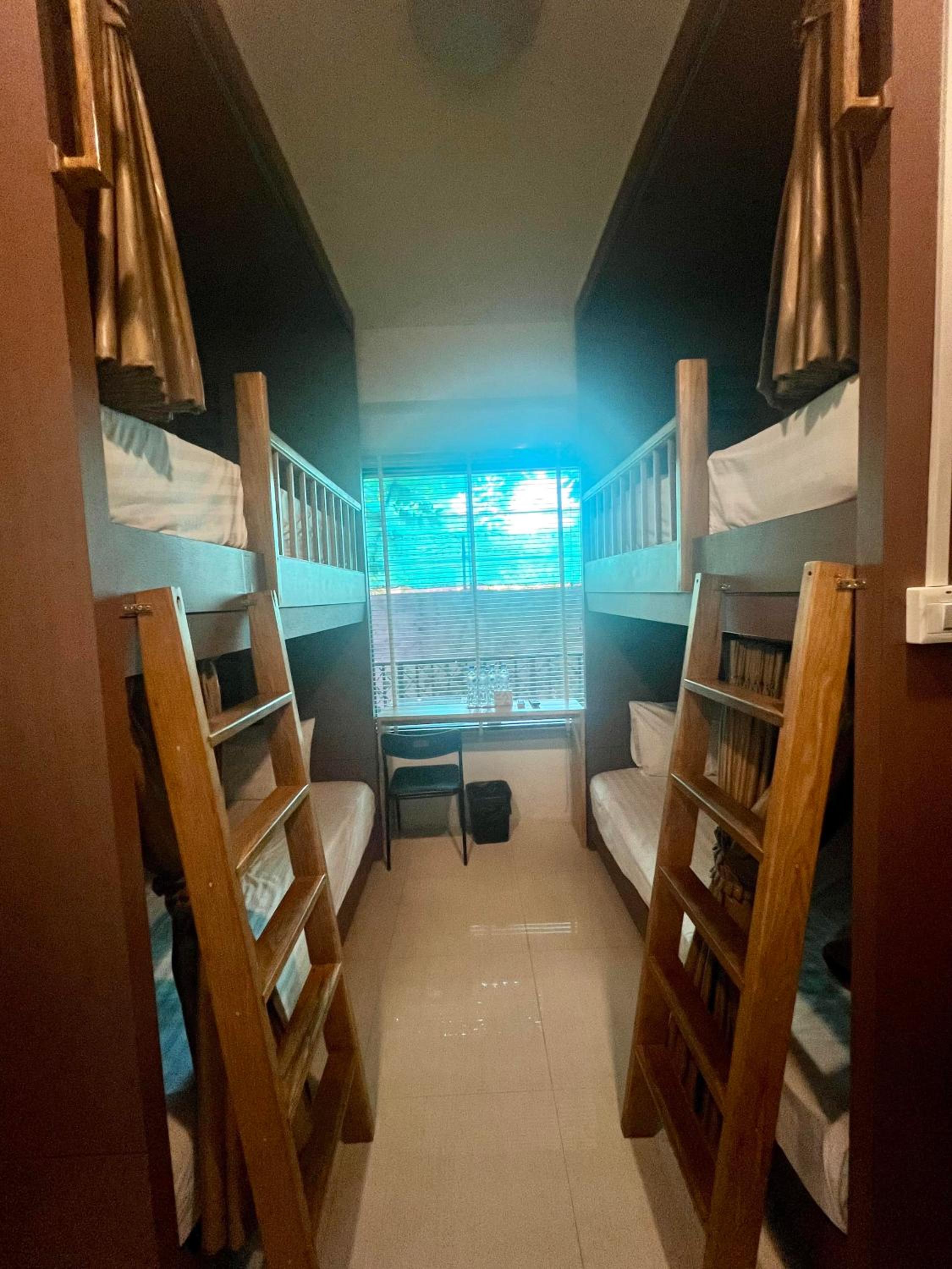 Quadruple Room with Private Bathroom photo 2
