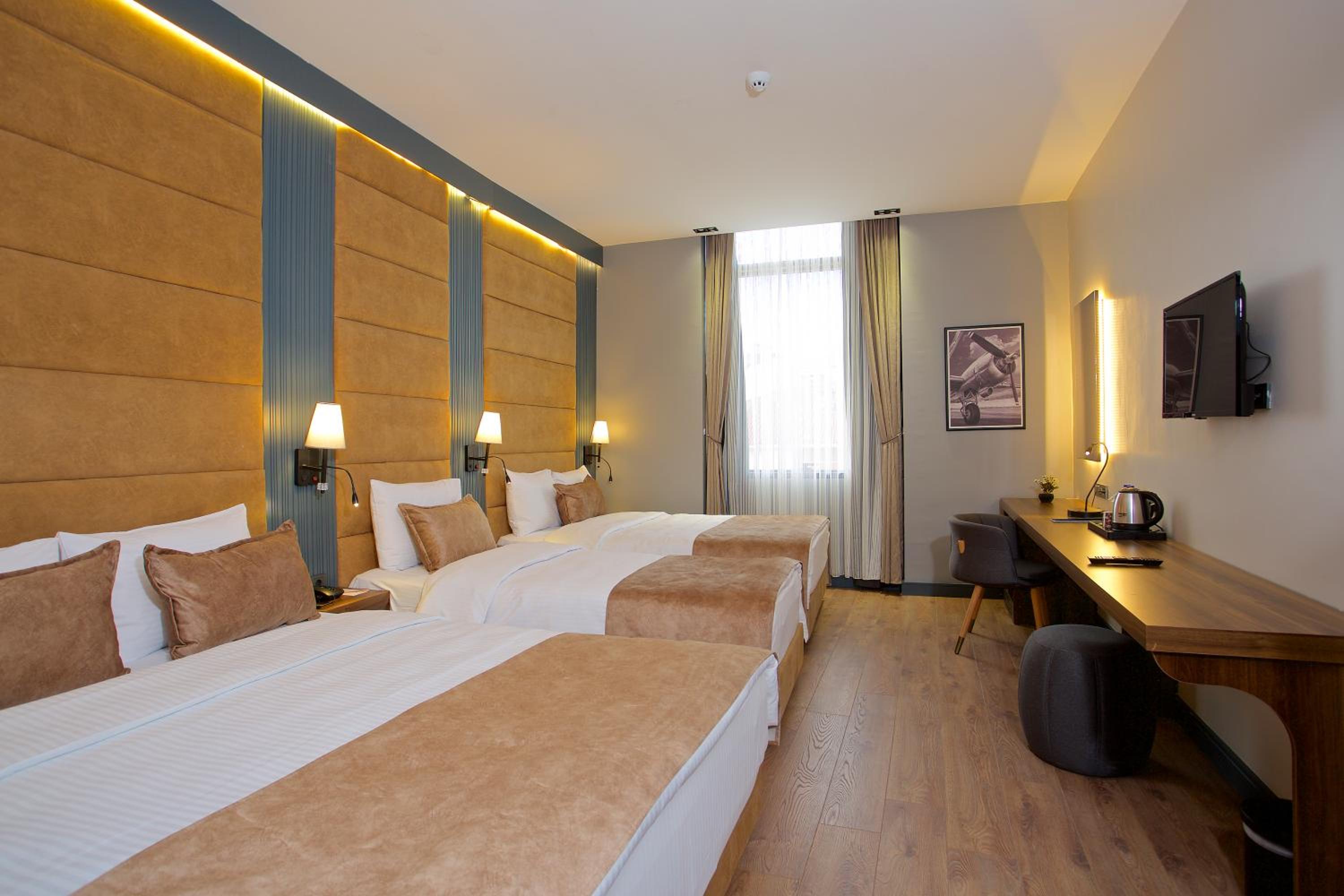Quadruple Deluxe Room photo 1