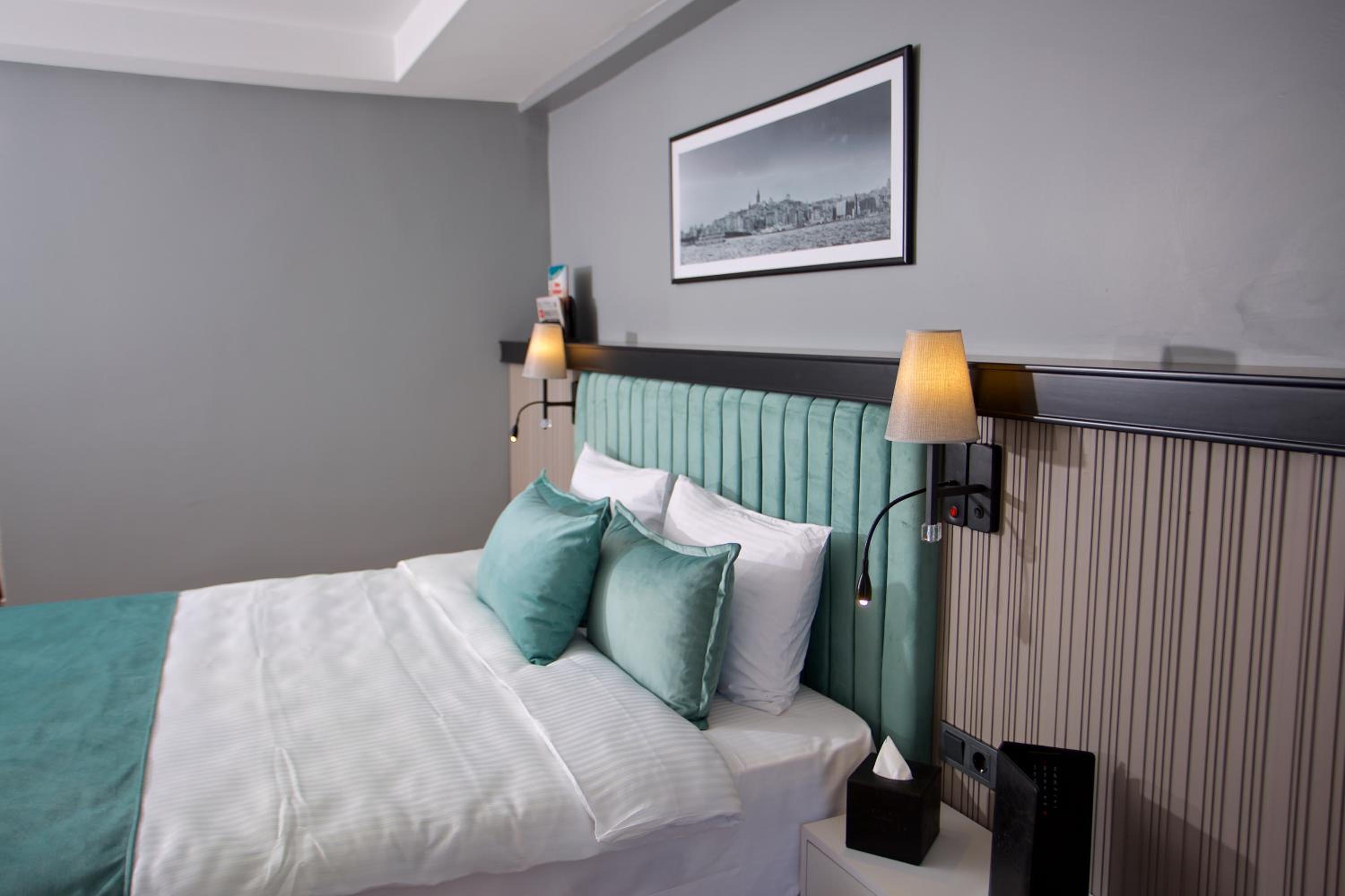 Economy Queen Room photo 1