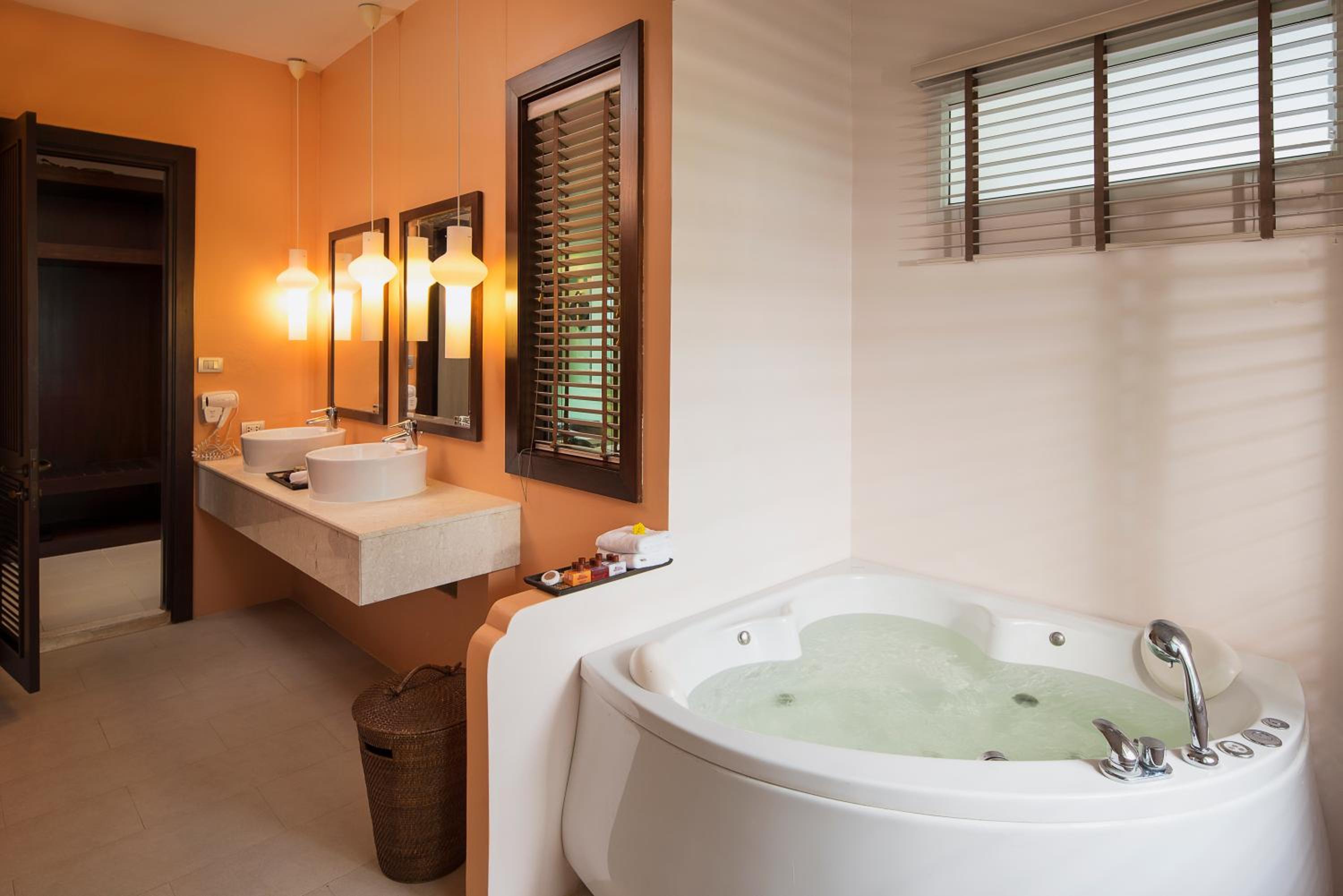 Jacuzzi Villa - Photo 3