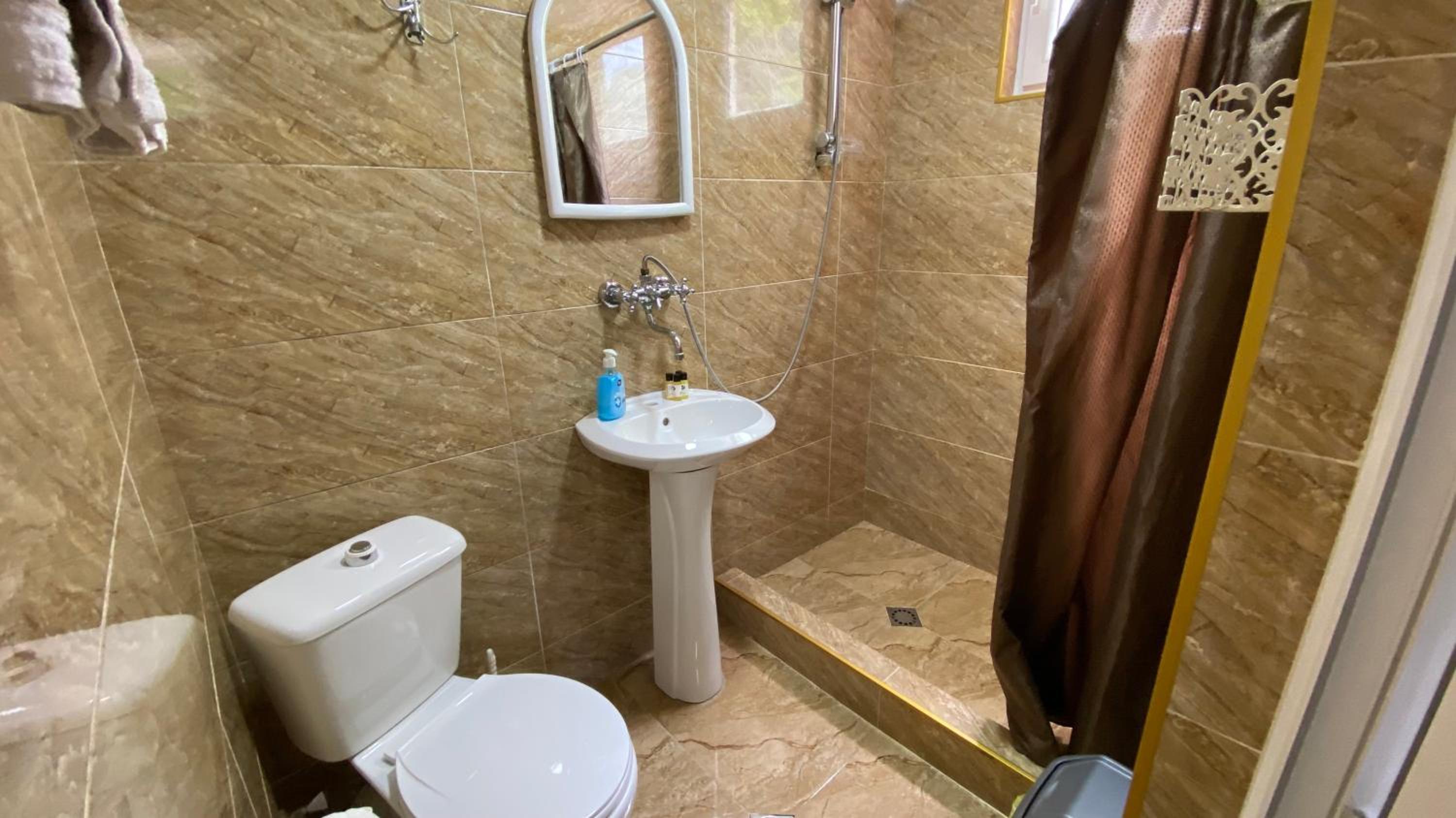 Budget Twin Room - Photo 3