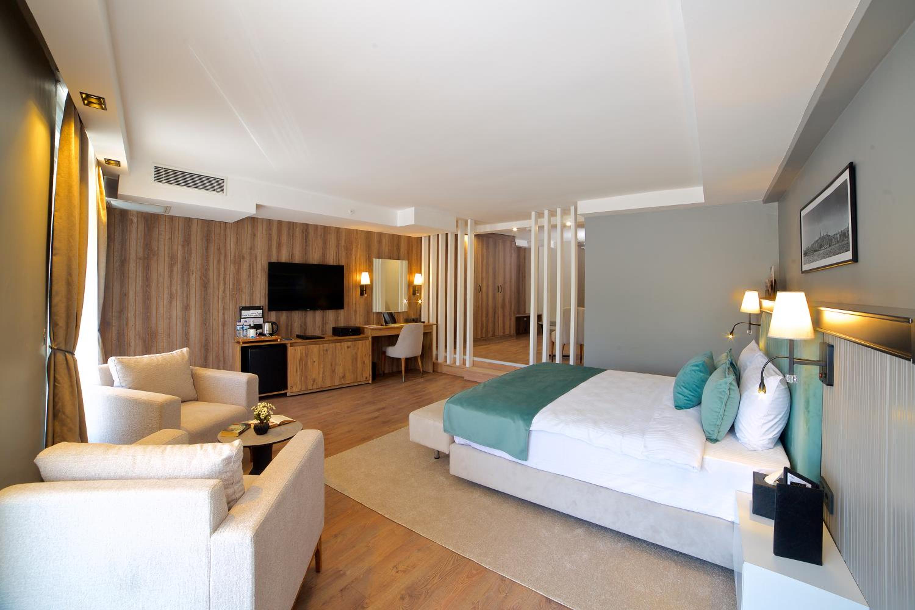 Suite with Jetted Tub photo 2