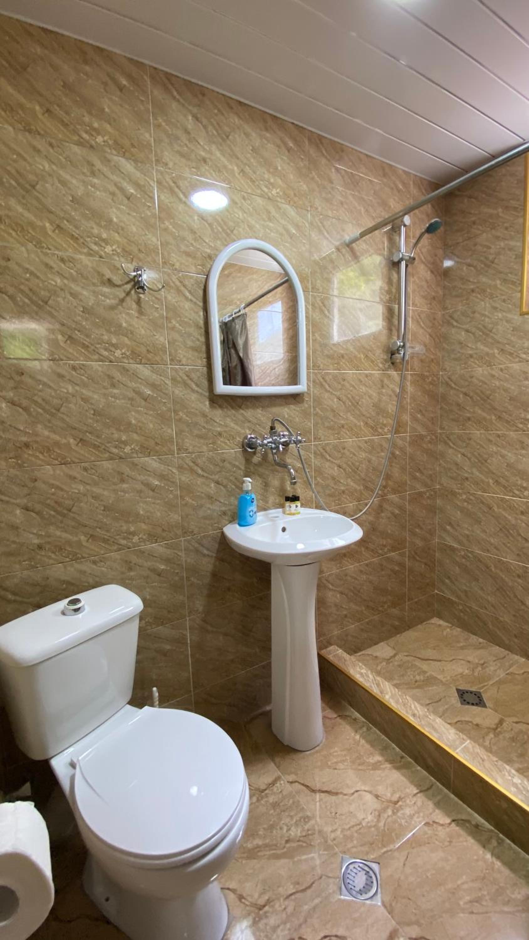 Budget Twin Room - Photo 2