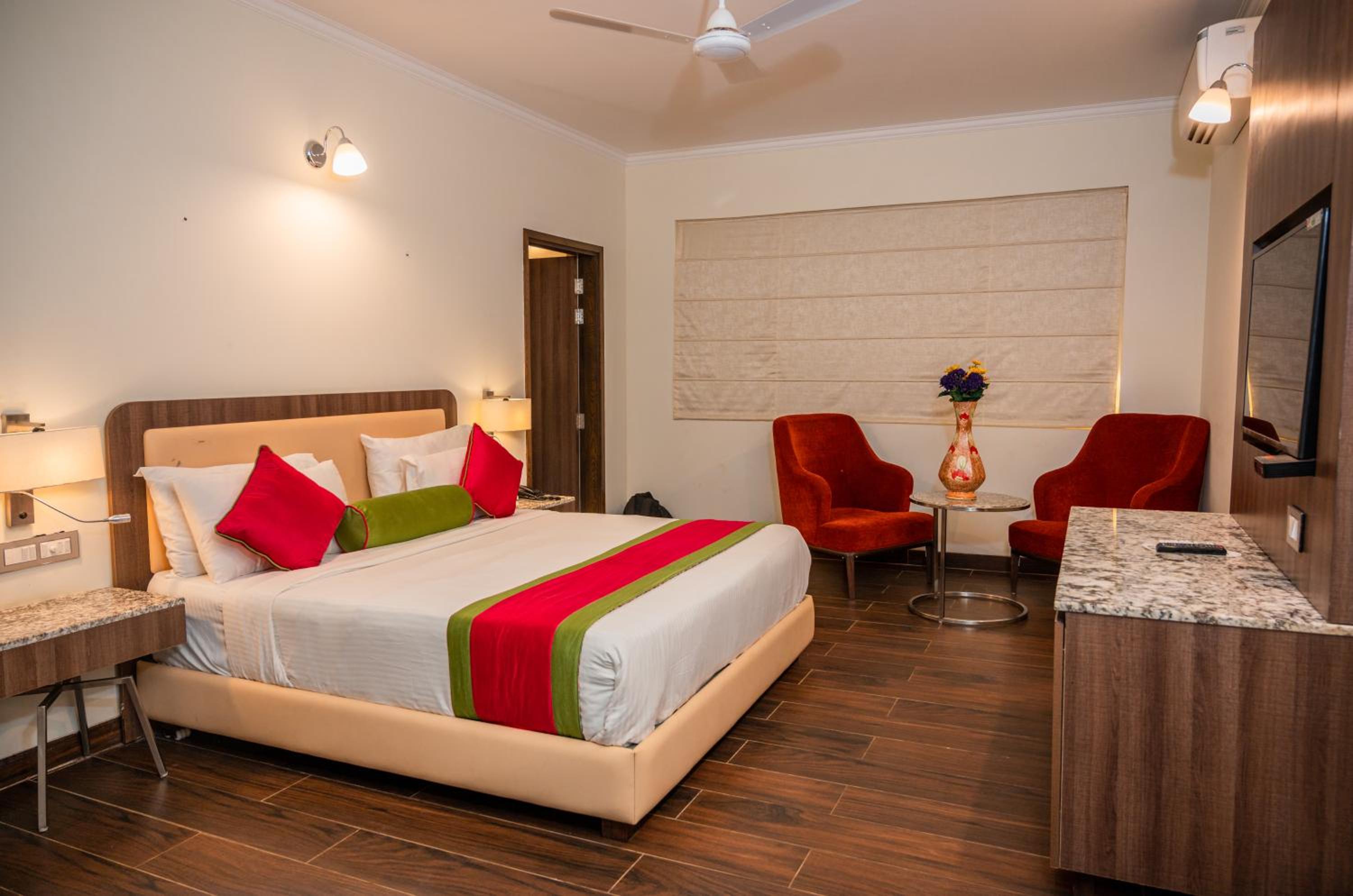 Standard Queen Room - Photo 2