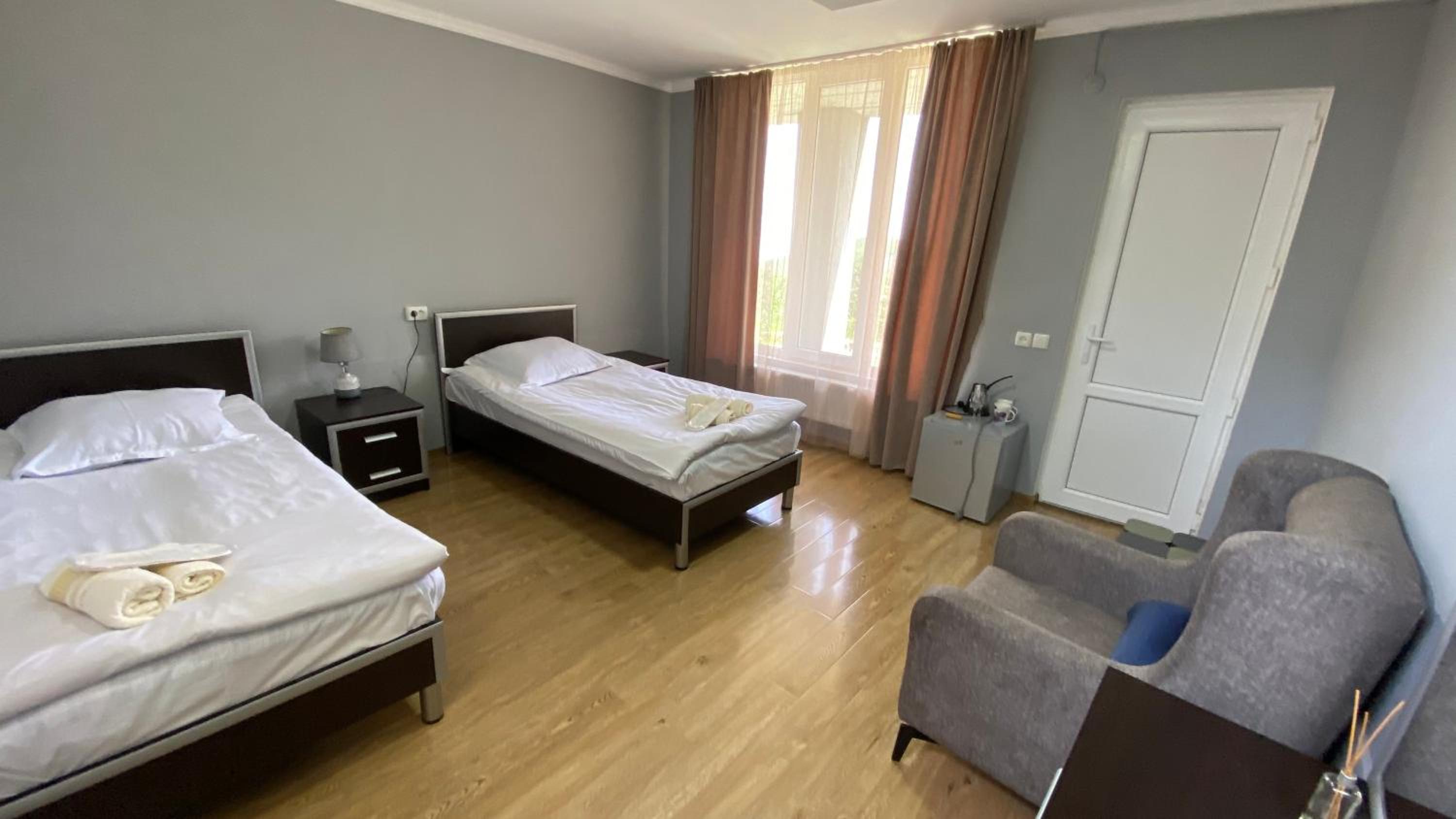 Budget Twin Room - Photo 5
