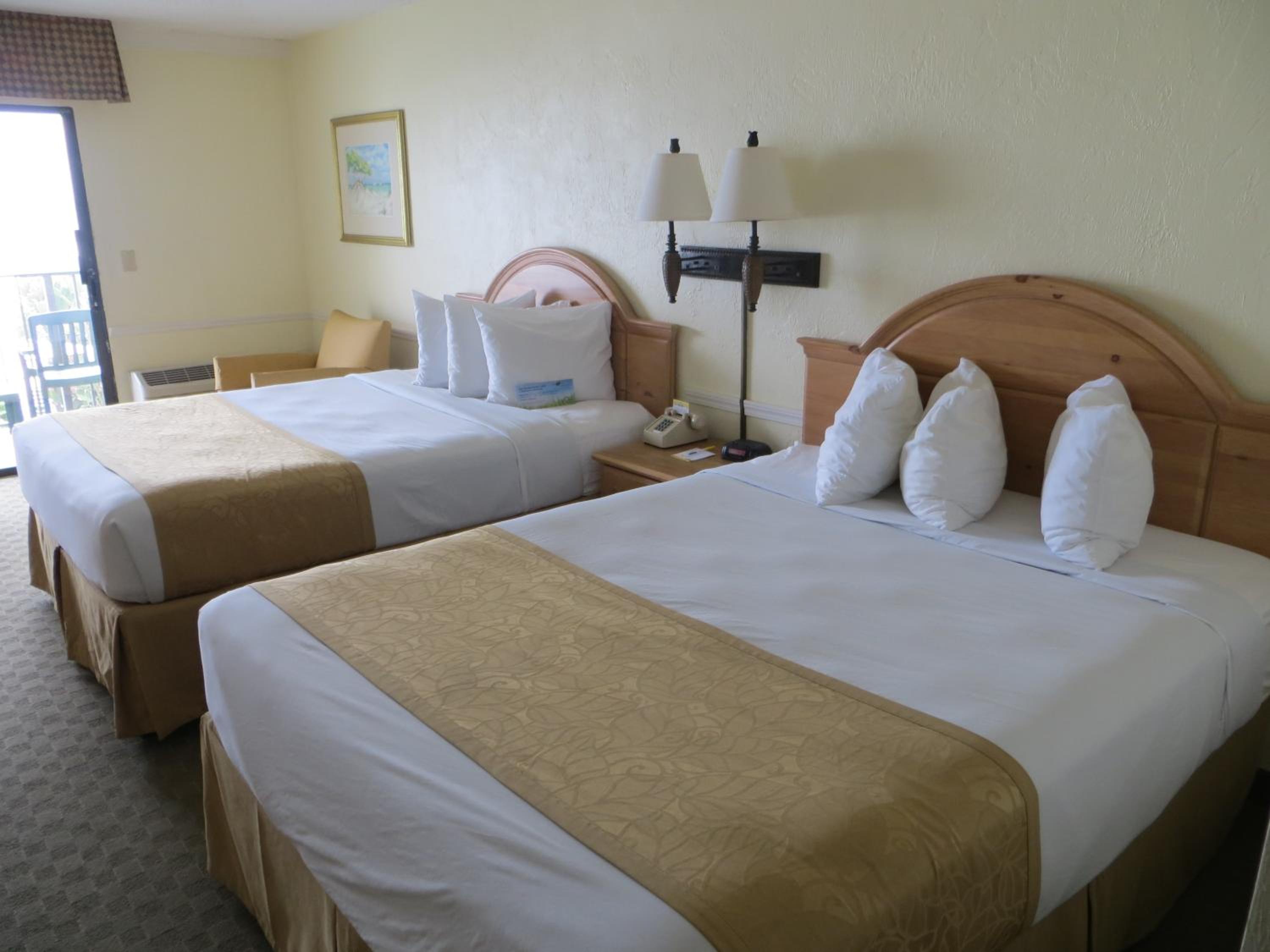 Double Room with Two Double Beds - Side Partial View/Non-Smoking - Photo 5