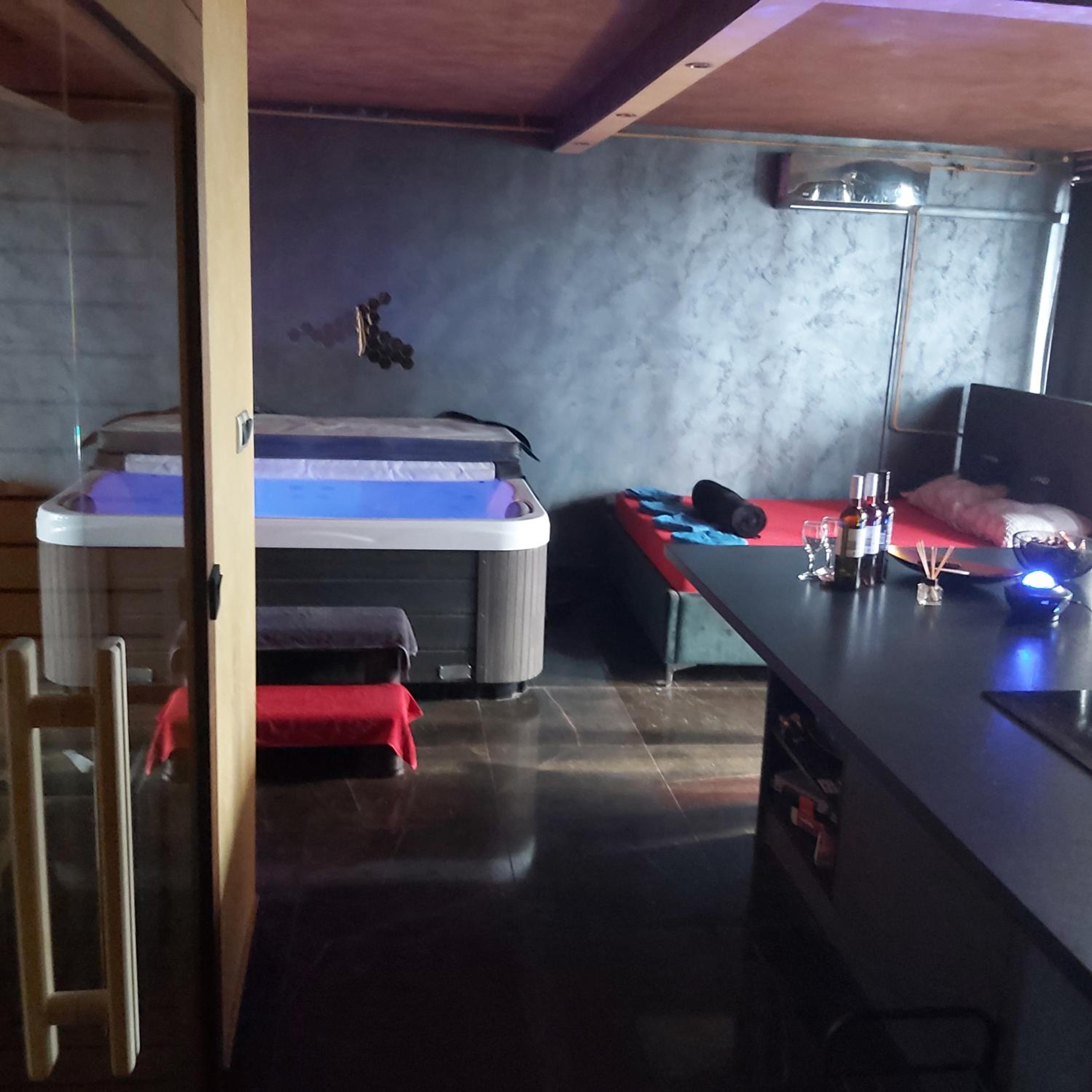 One-Bedroom Apartment - Photo 20