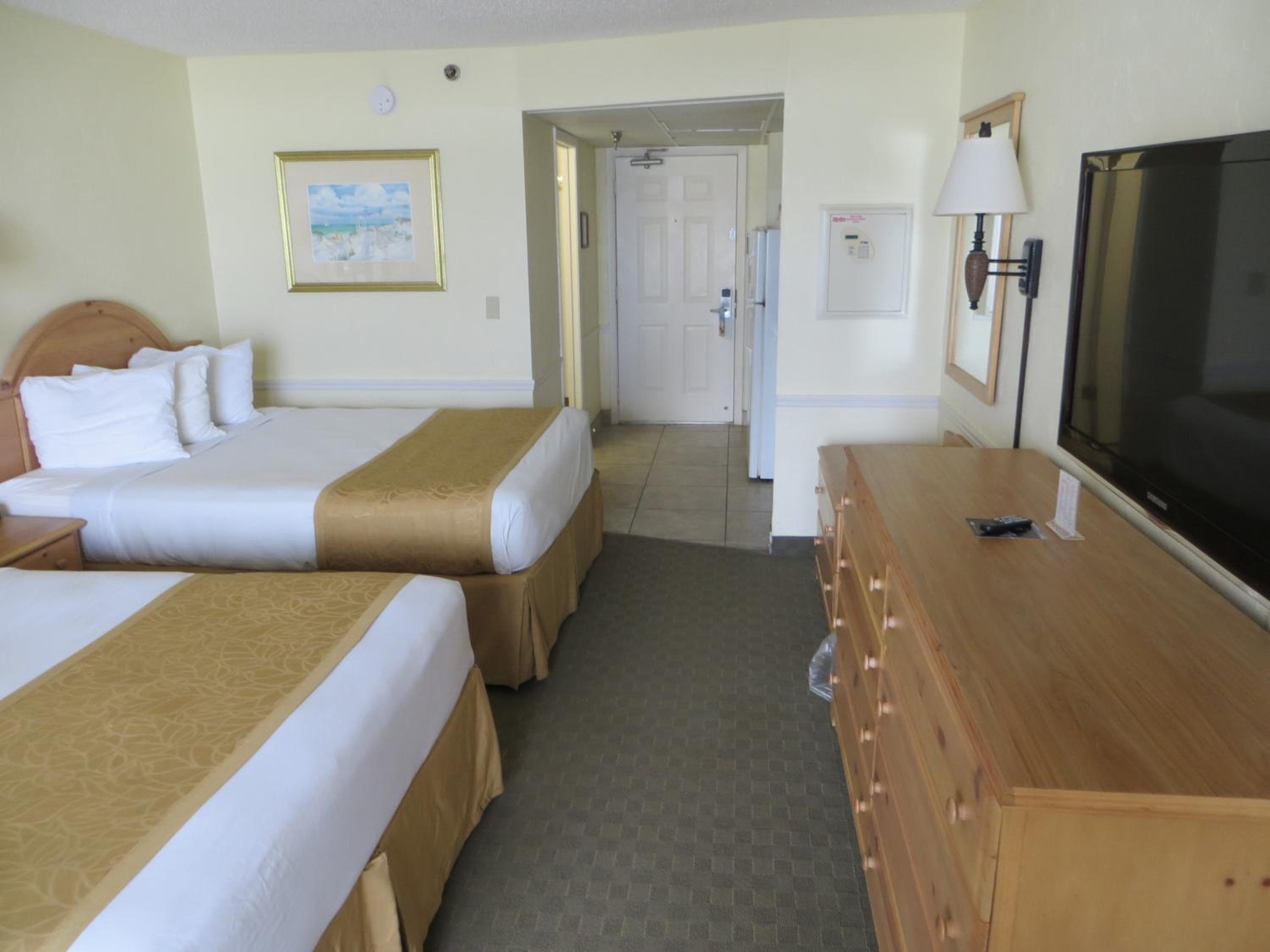 Efficiency Queen Room with Two Queen Beds - Oceanfront/Non-Smoking - Photo 3