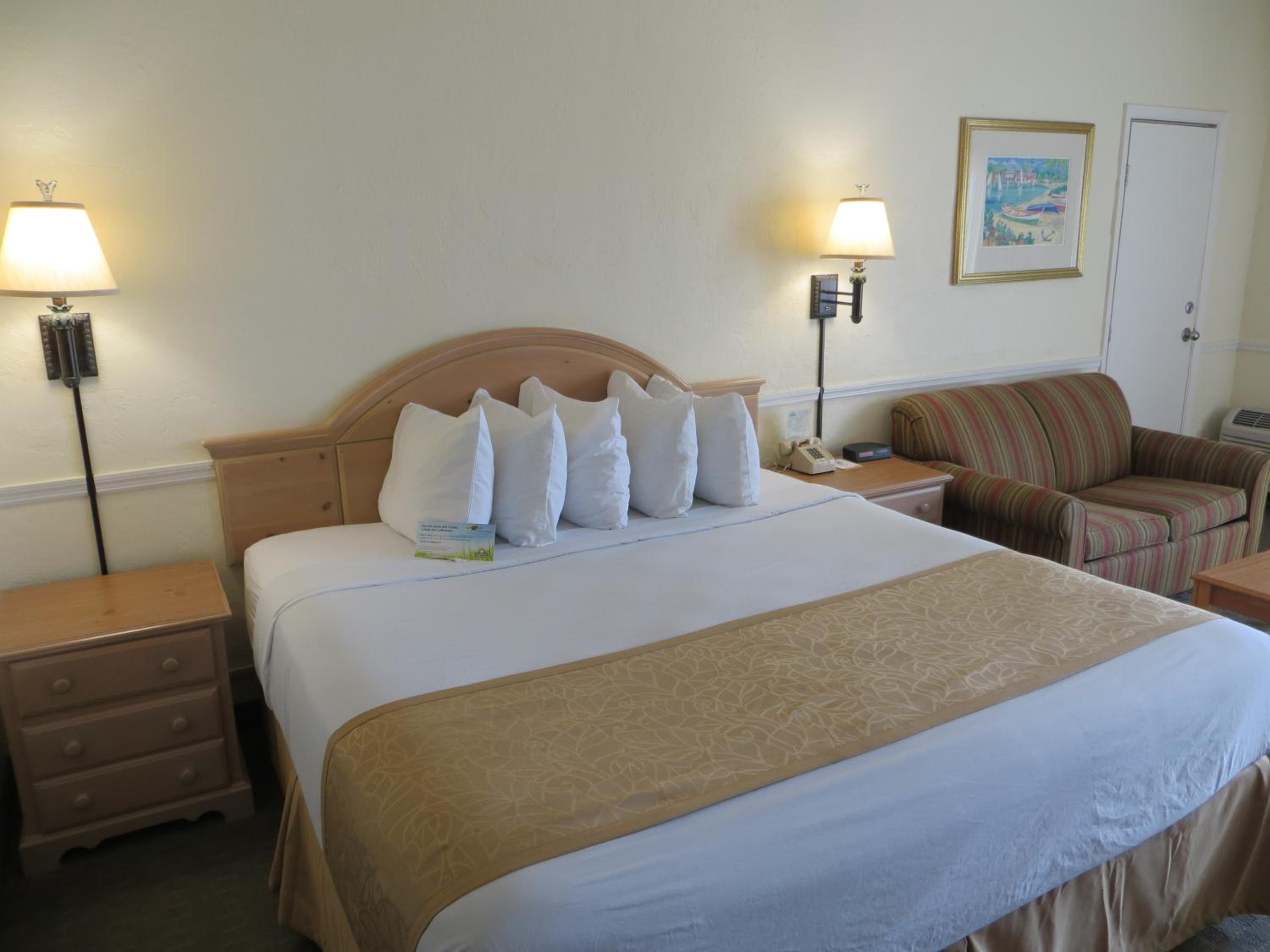 King Room with Ocean View - Non-Smoking - Photo 5