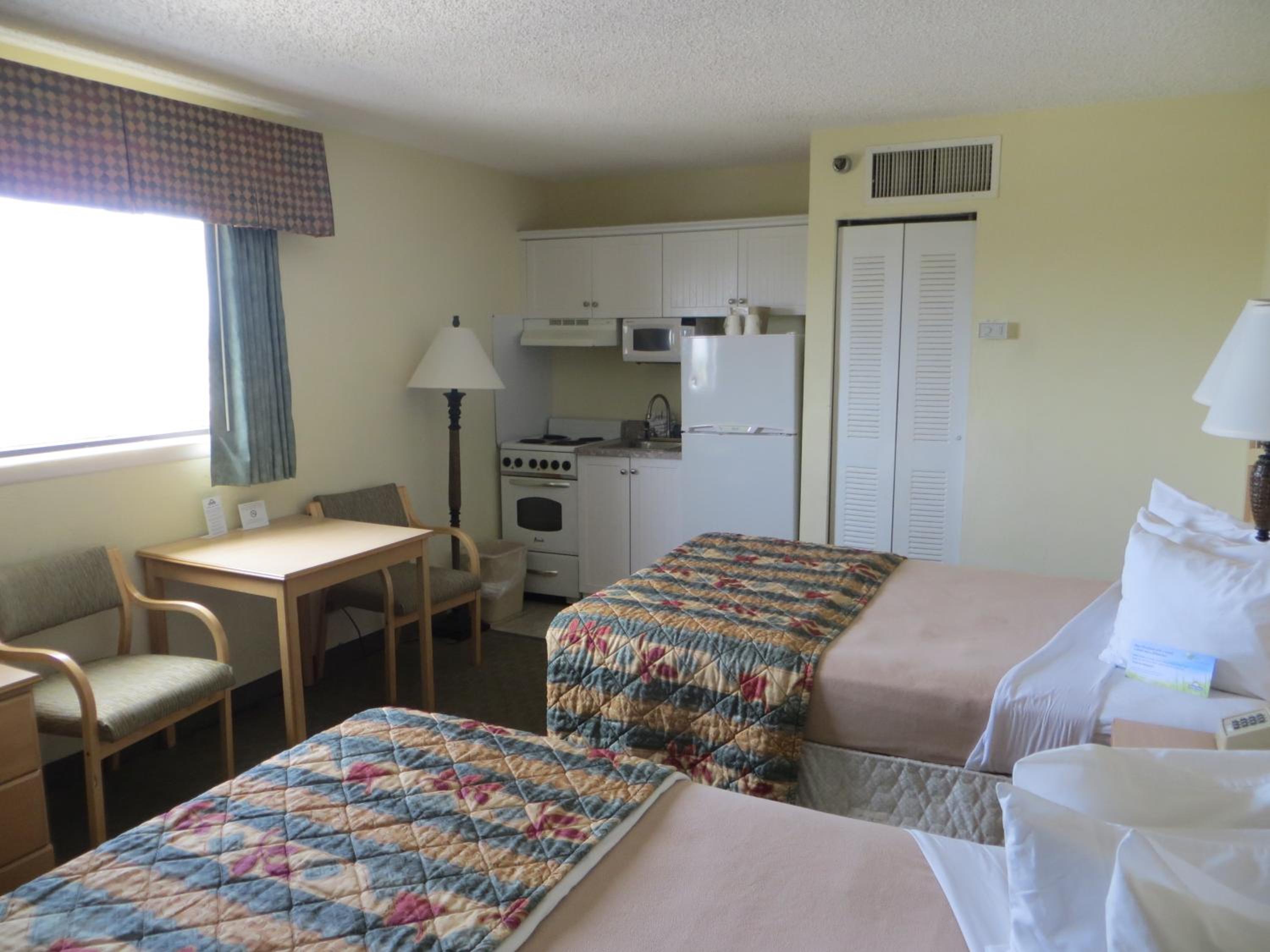 Efficiency Double Room with Two Double Beds - City View/Non-Smoking - Photo 5