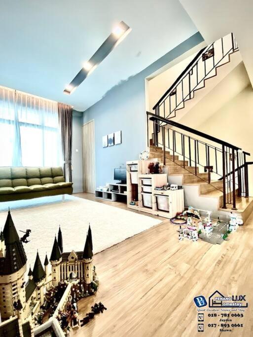 Five-Bedroom House photo 3