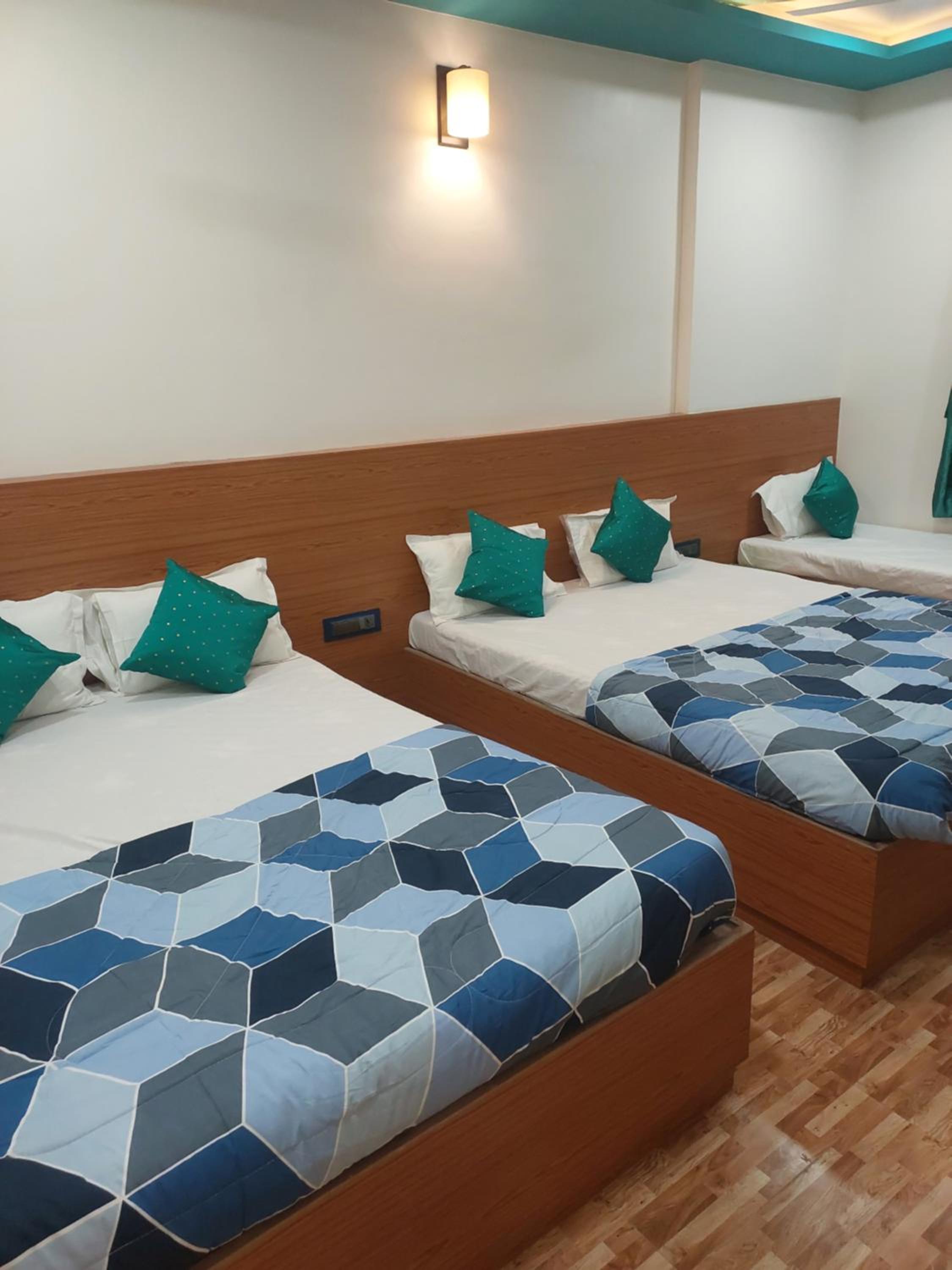 Deluxe Family Suite - Photo 33