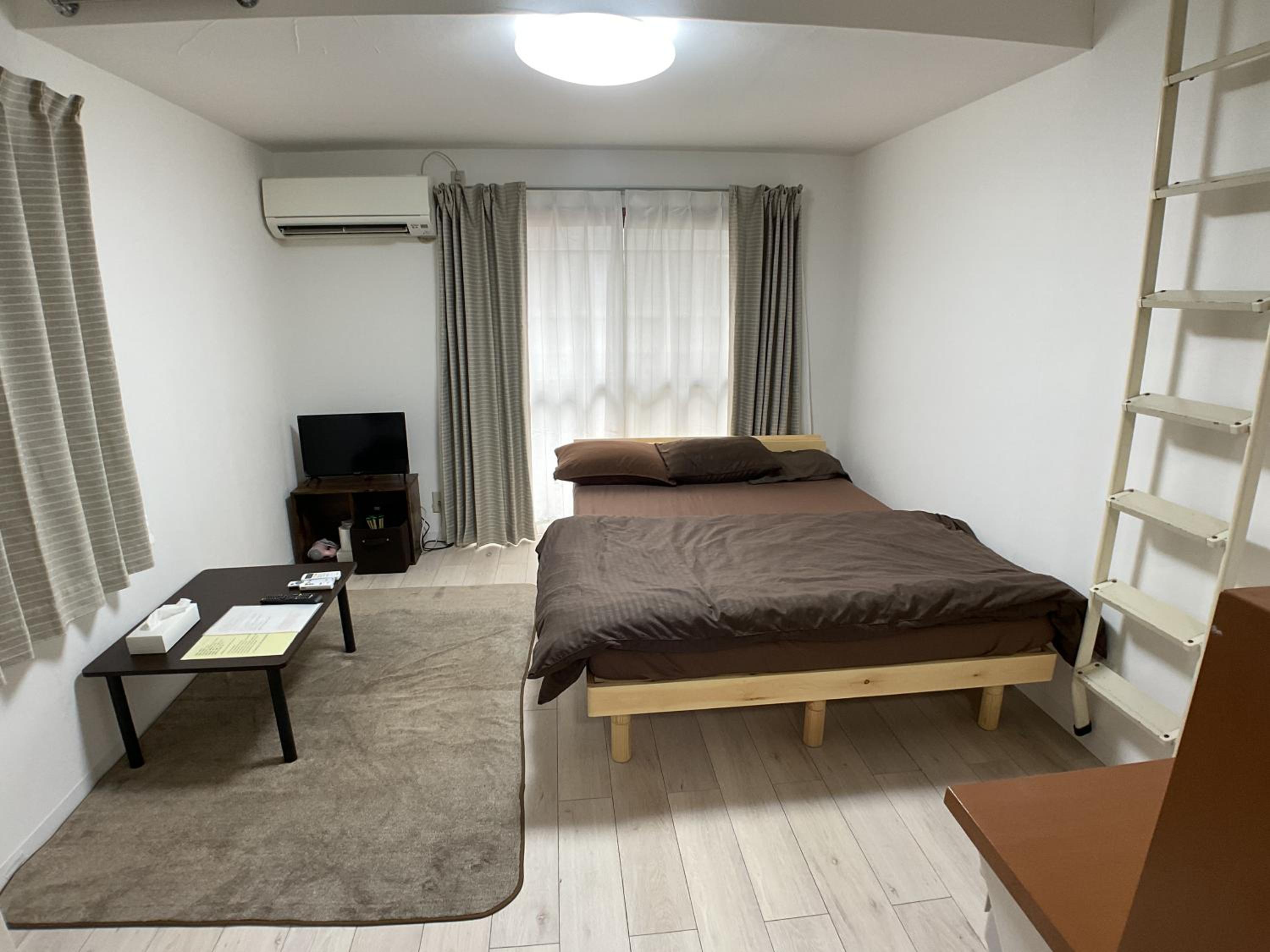 One-Bedroom Apartment photo 1