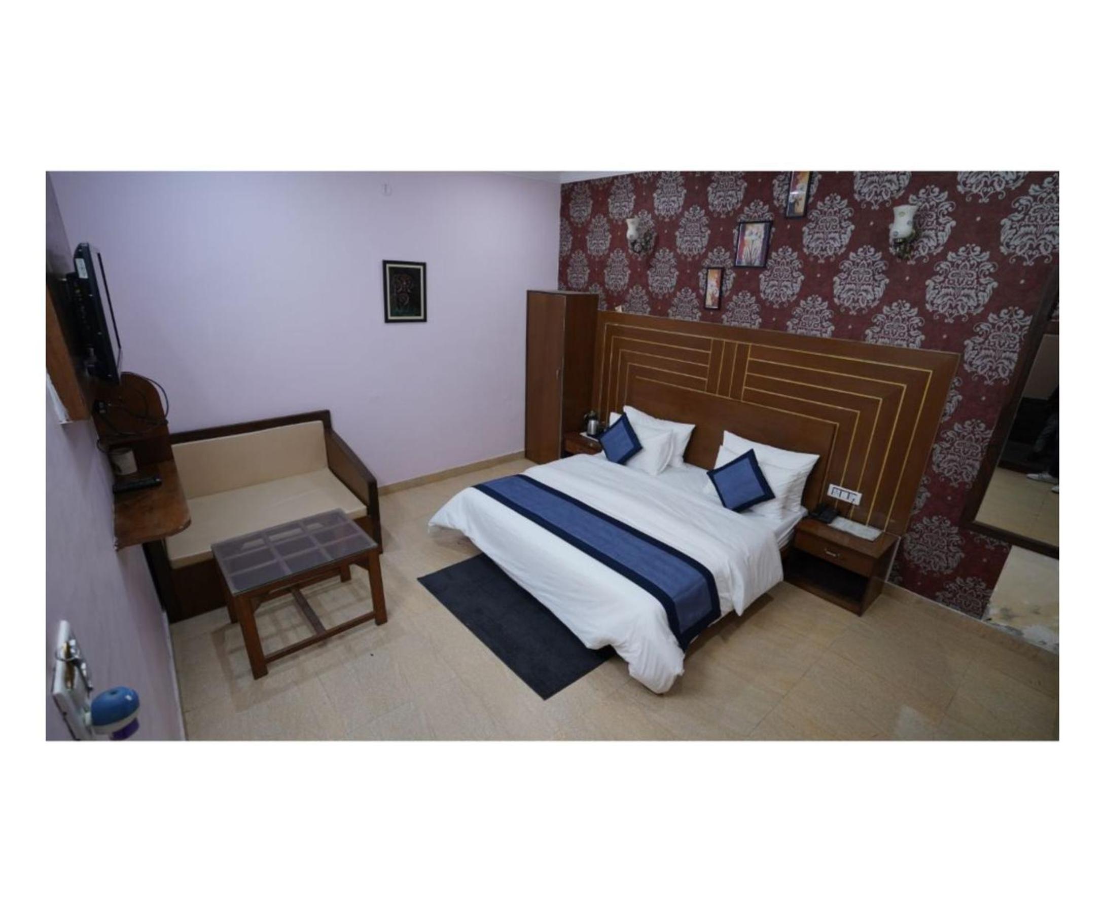 Deluxe Room - Photo 6