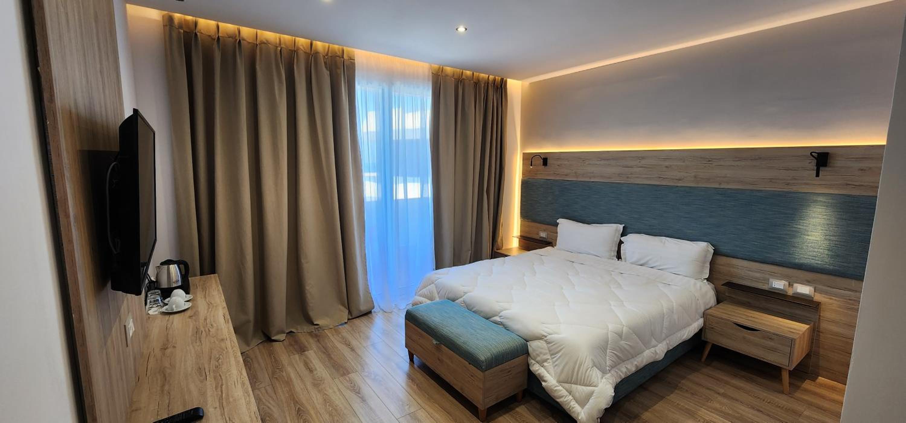 Double or Twin Room with Mountain View