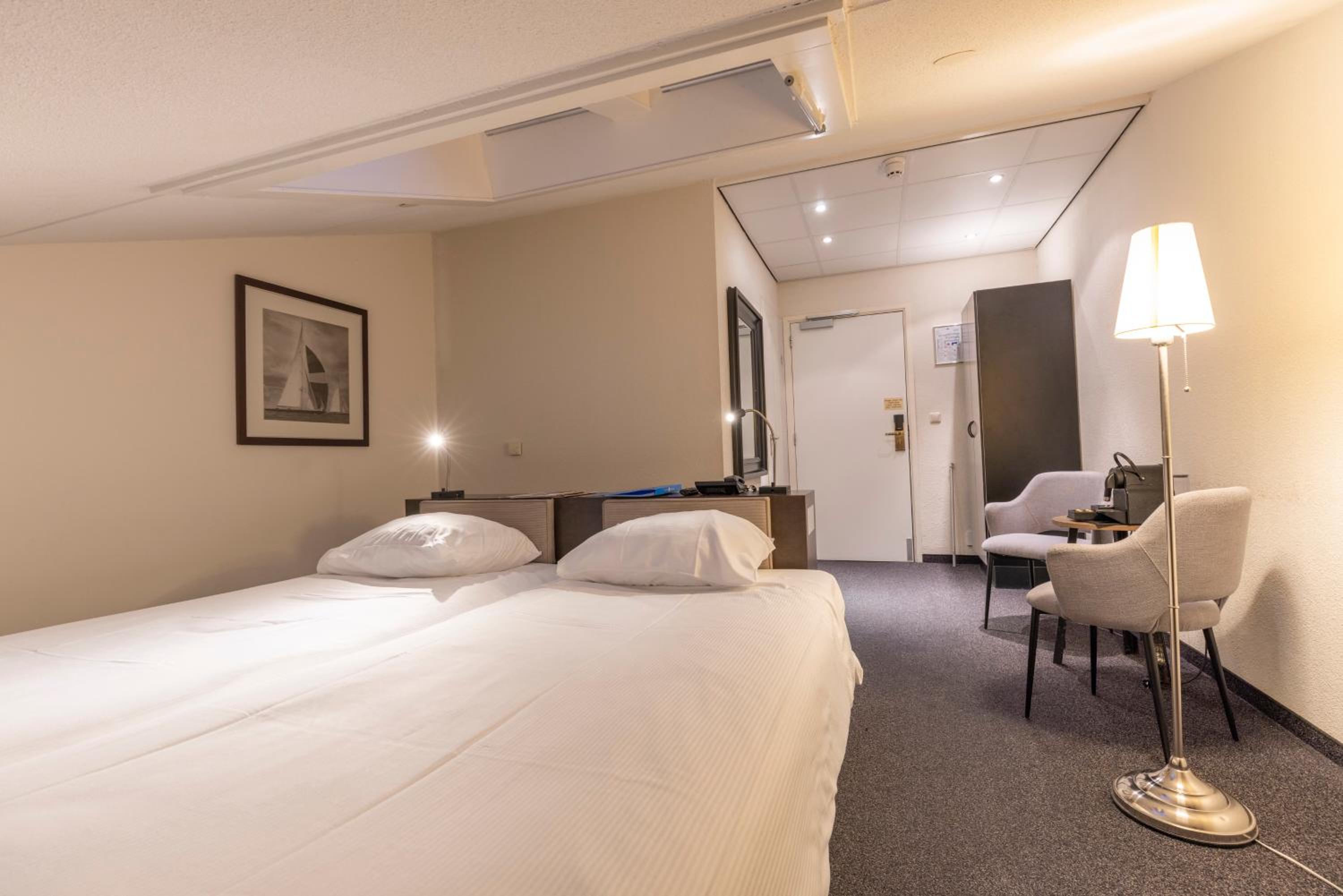 Small Twin Room photo 1