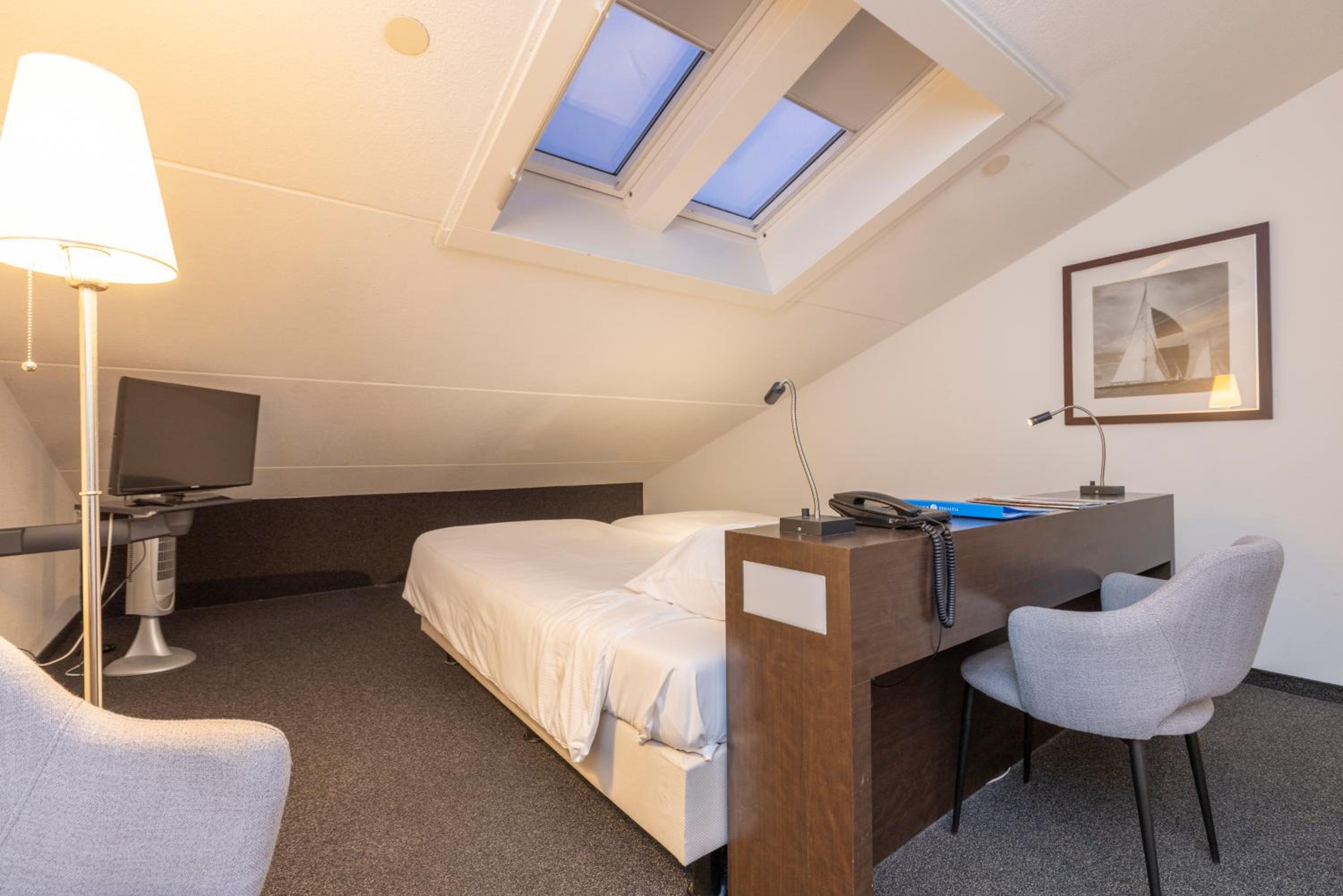 Small Twin Room photo 2