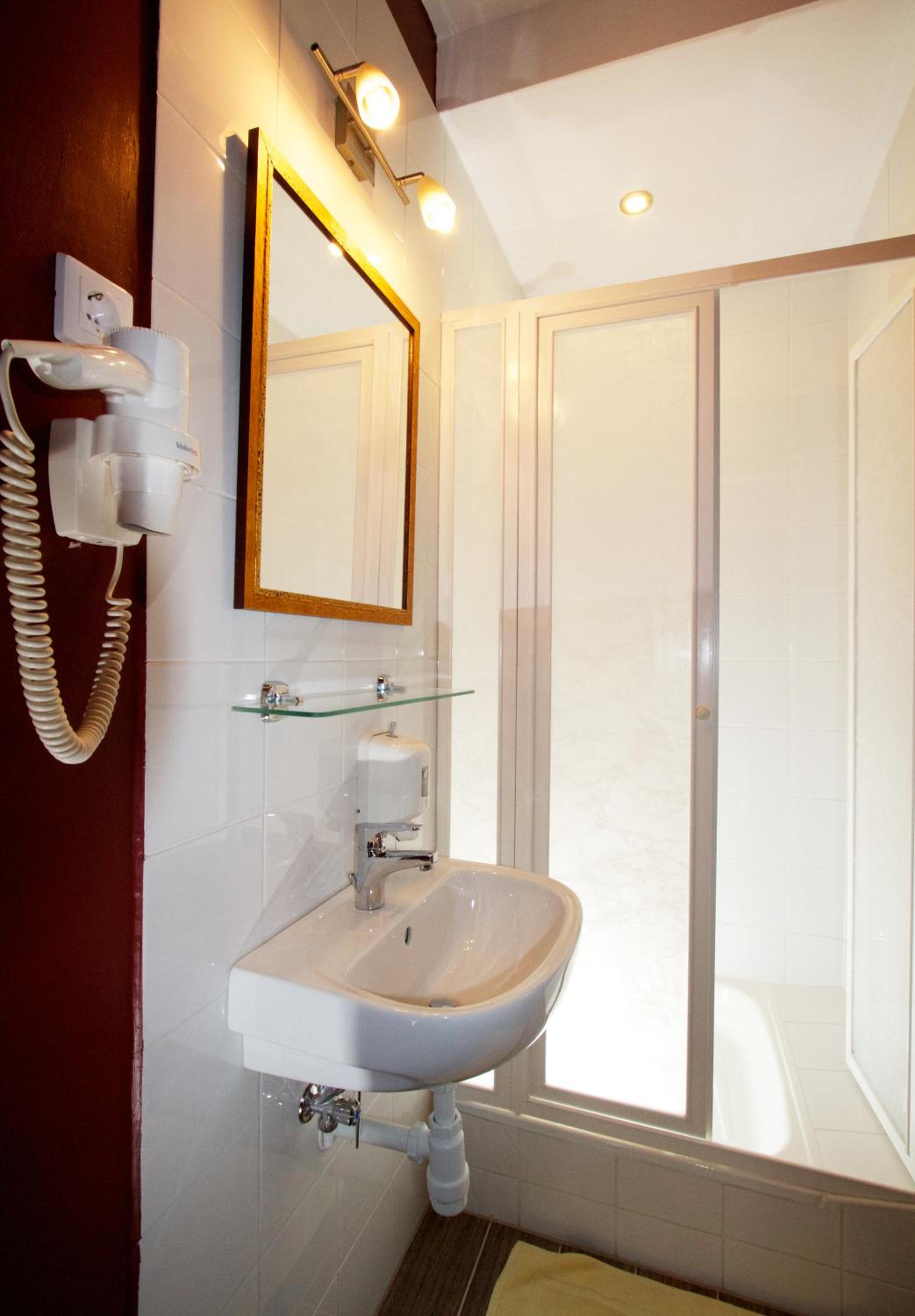 Triple Room - Photo 18
