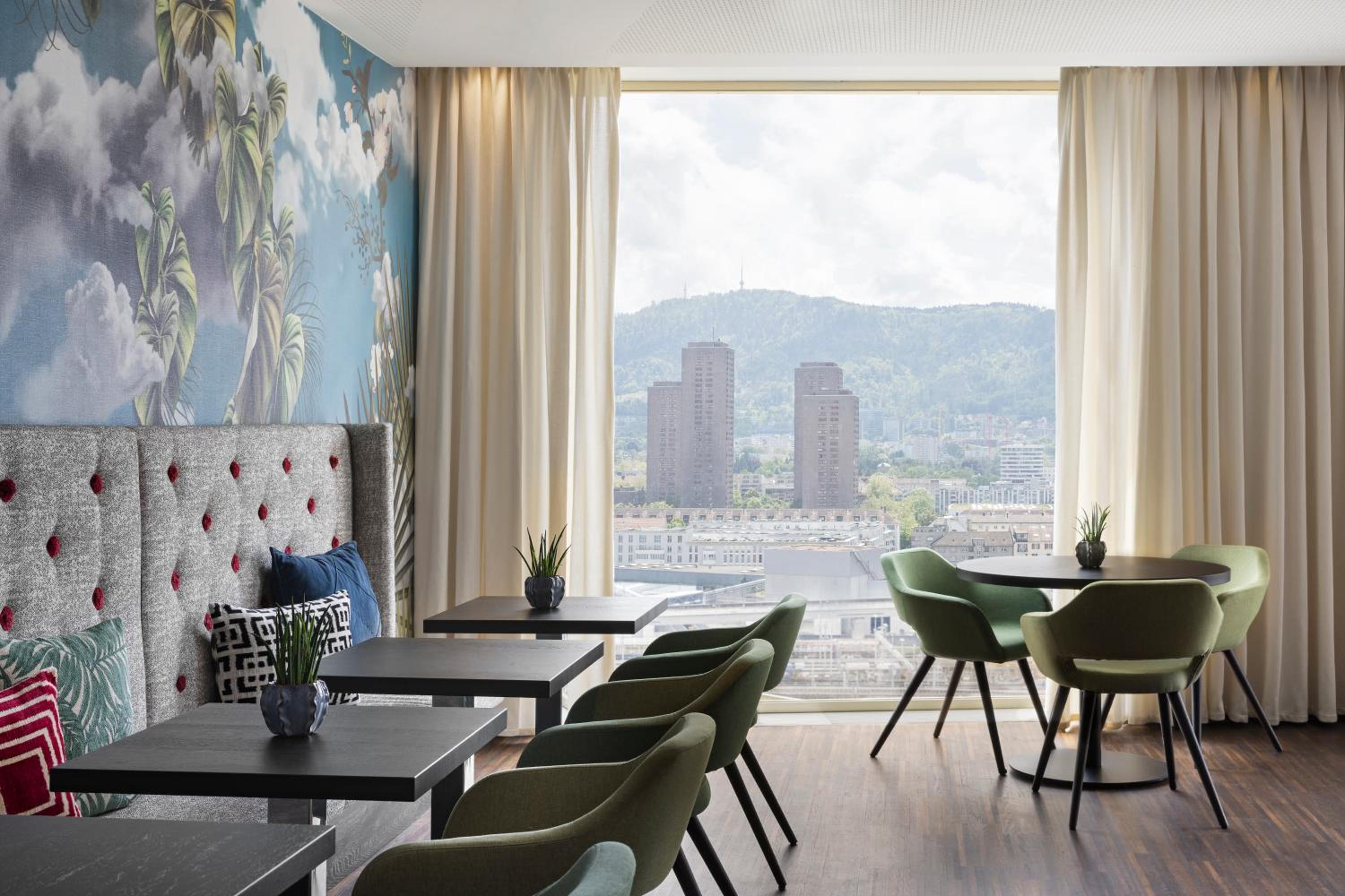King Room with Club Lounge Access - Top Floor - Photo 2