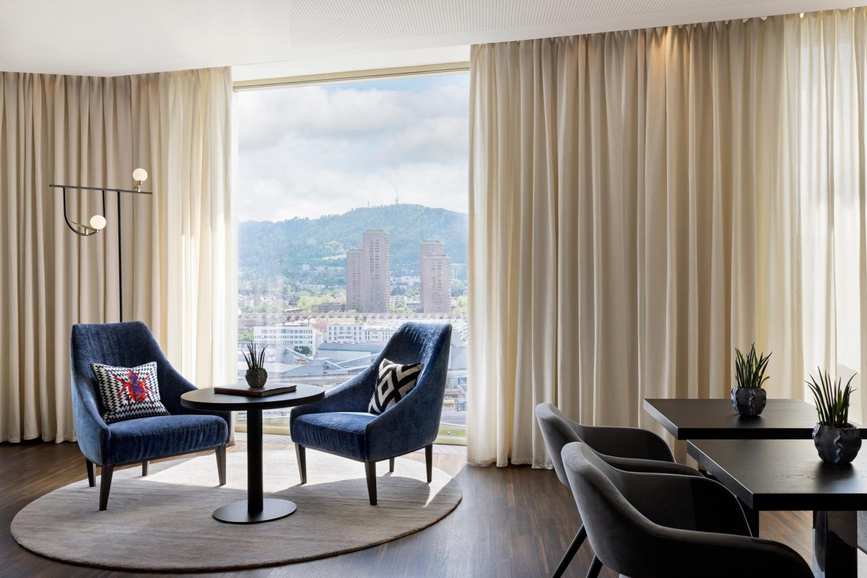 King Room with Club Lounge Access - Top Floor - Photo 20