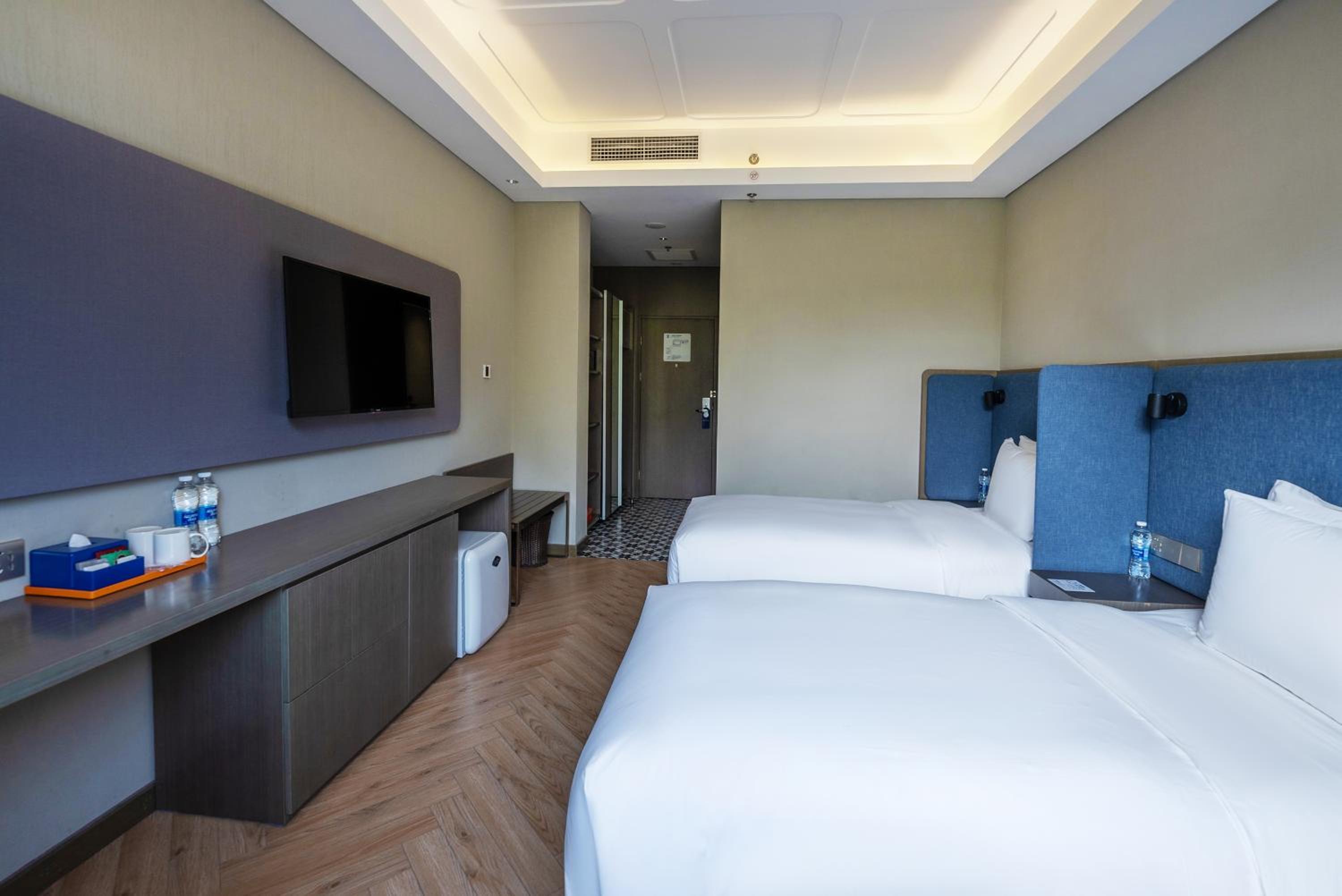 Standard Twin Room - Photo 1