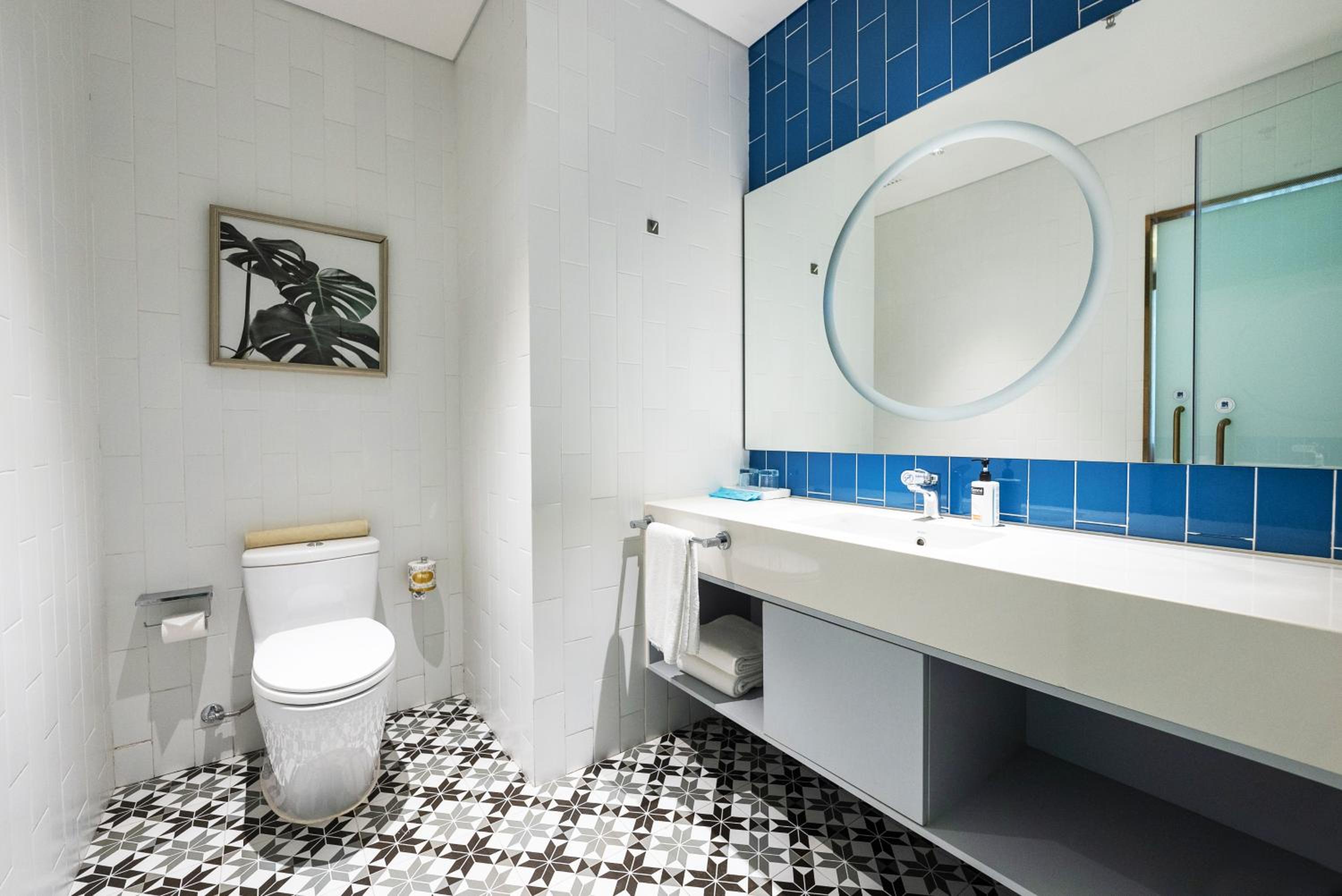 King Suite - Photo 2