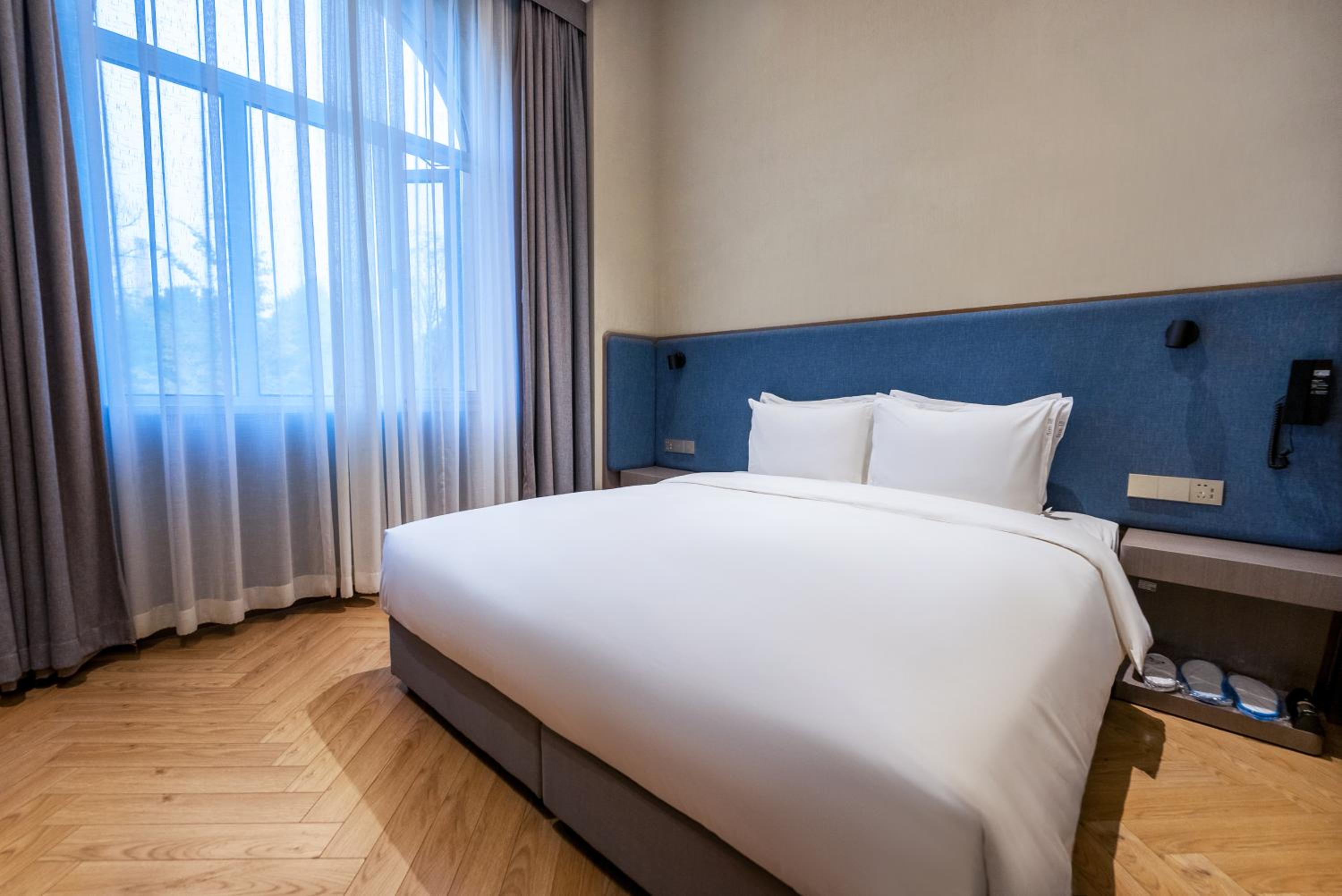 Family Non-Smoking Room With Two Beds photo 3