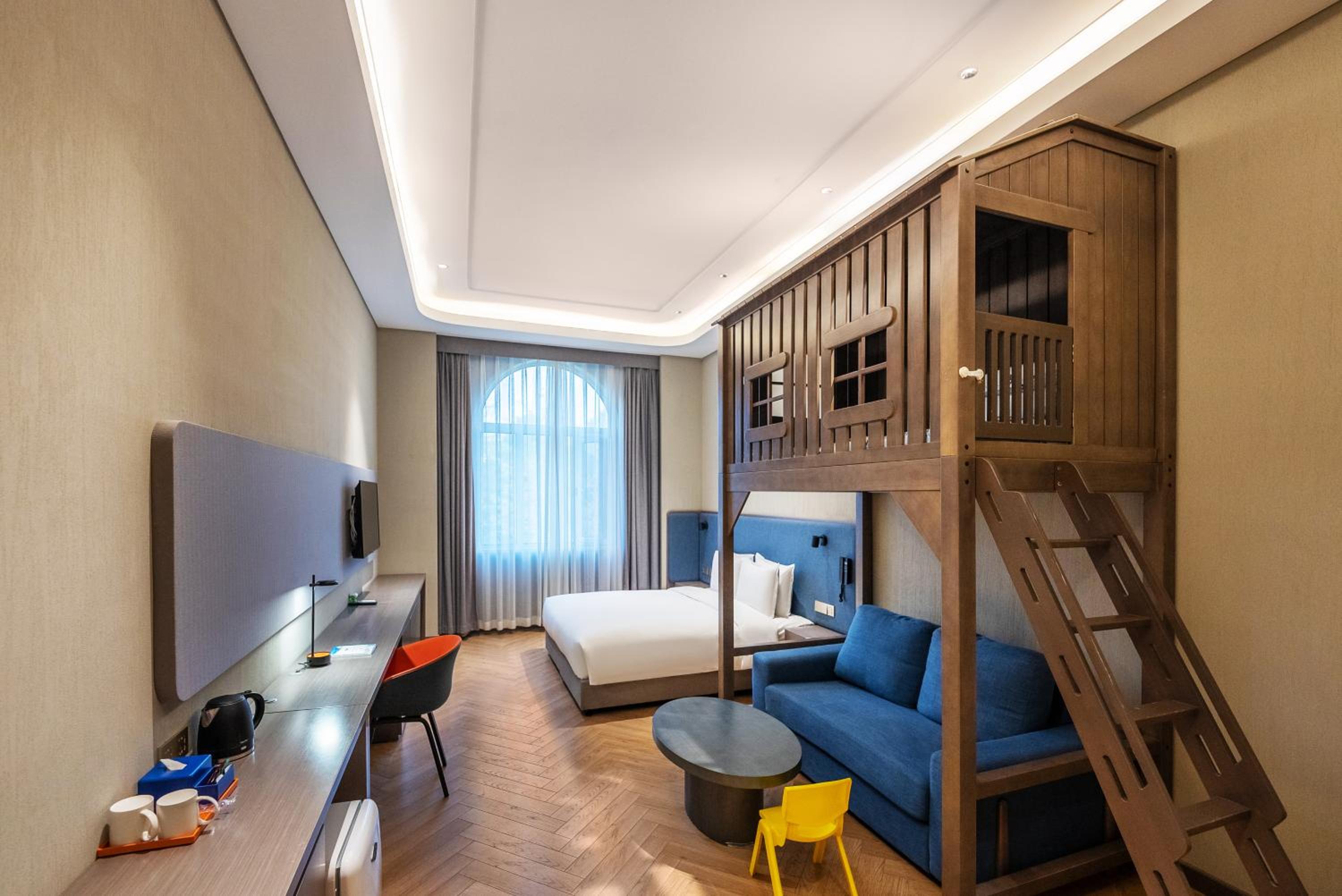 Family Non-Smoking Room With Two Beds photo 2