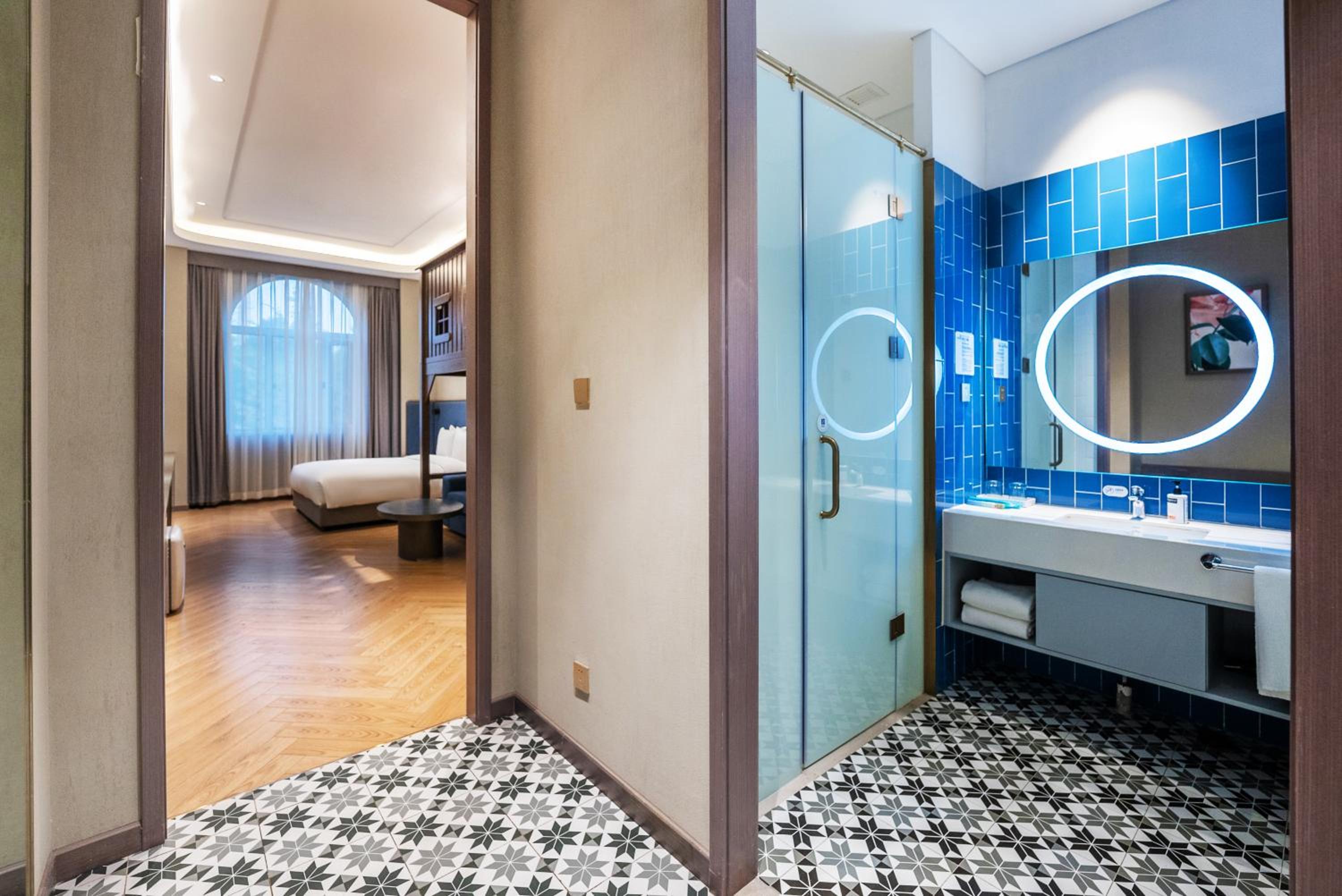 Family Non-Smoking Room With Two Beds photo 1