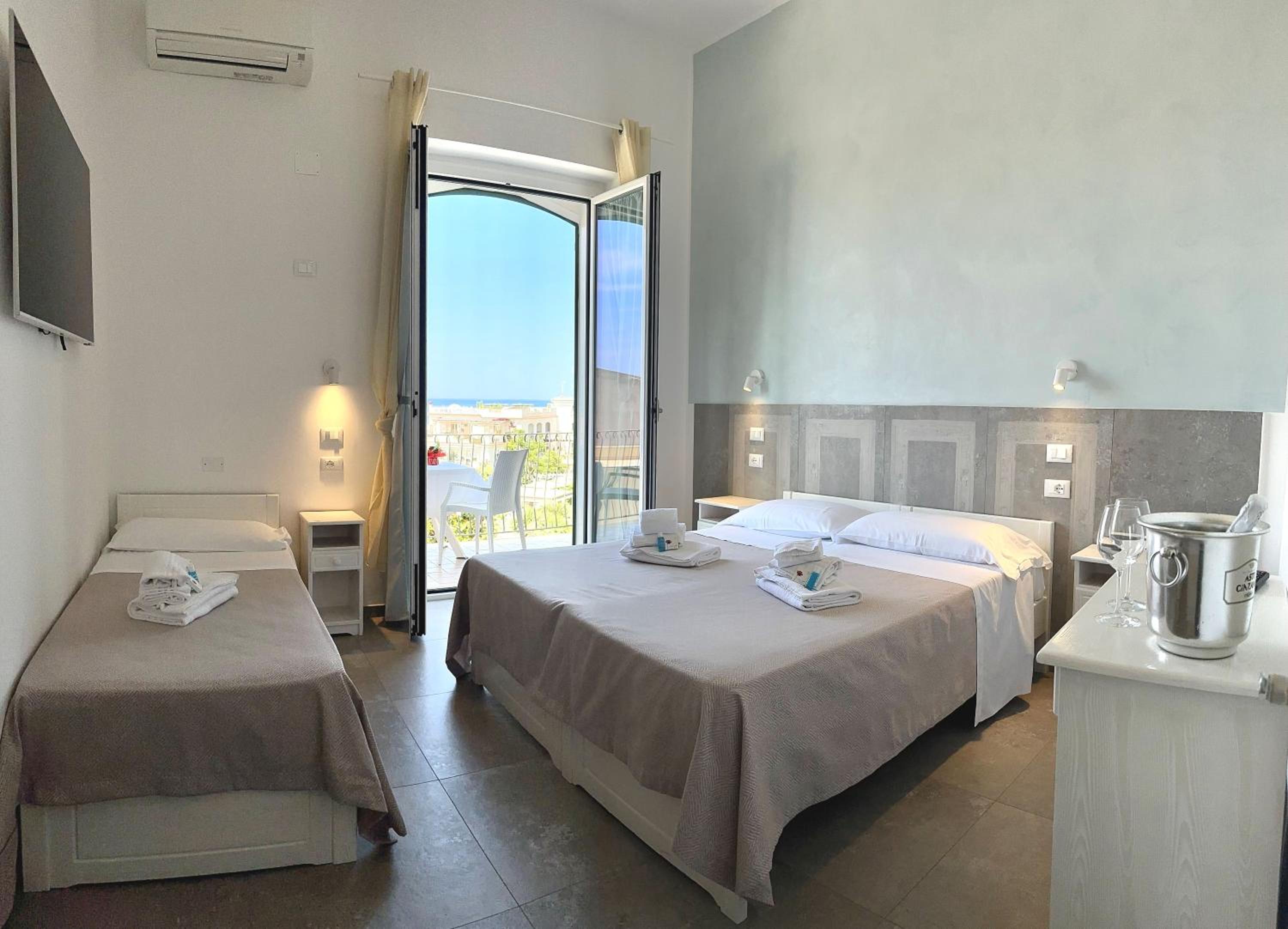 Triple Room with Sea View photo 2