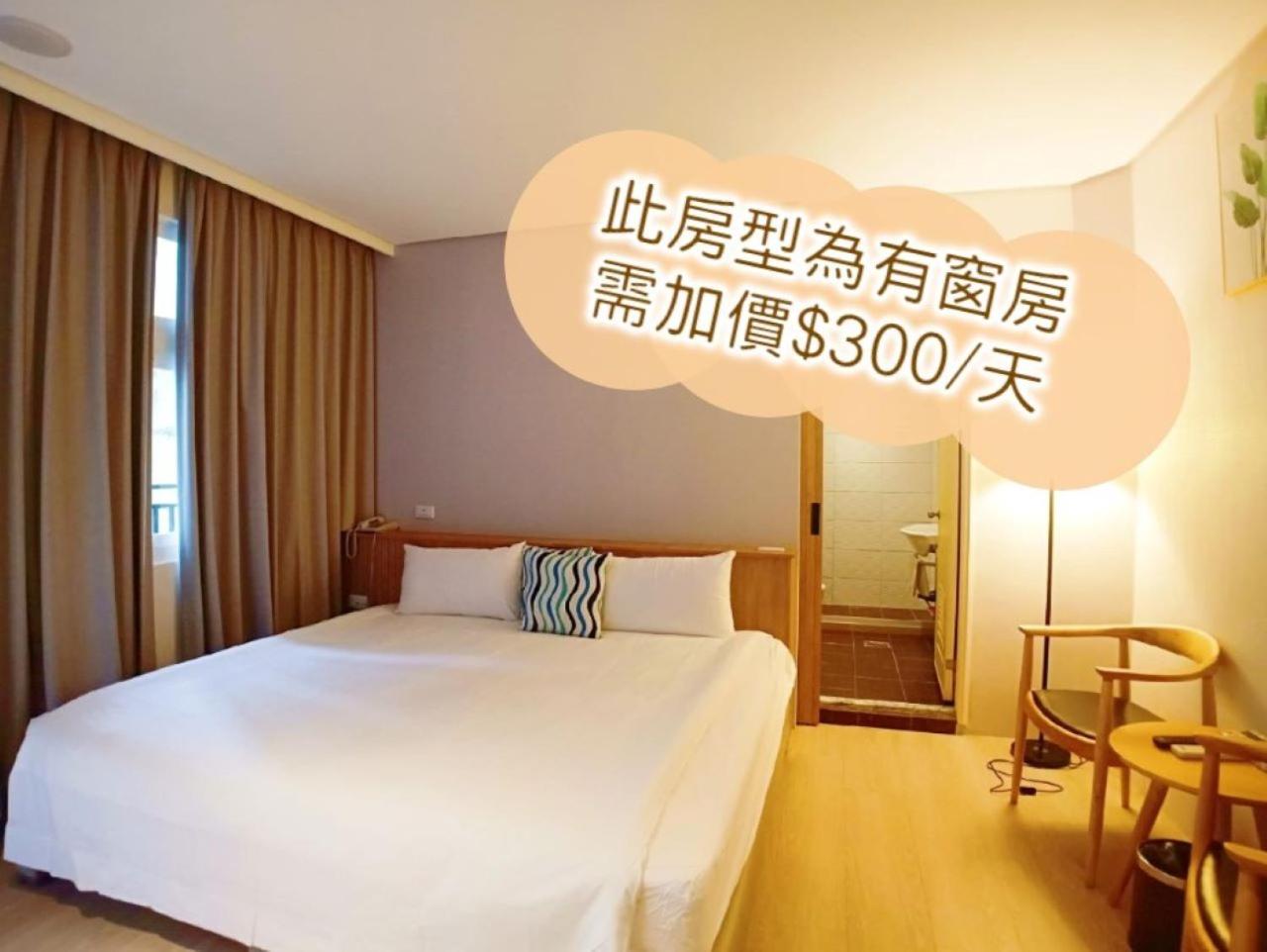 Deluxe King Room - Photo 3
