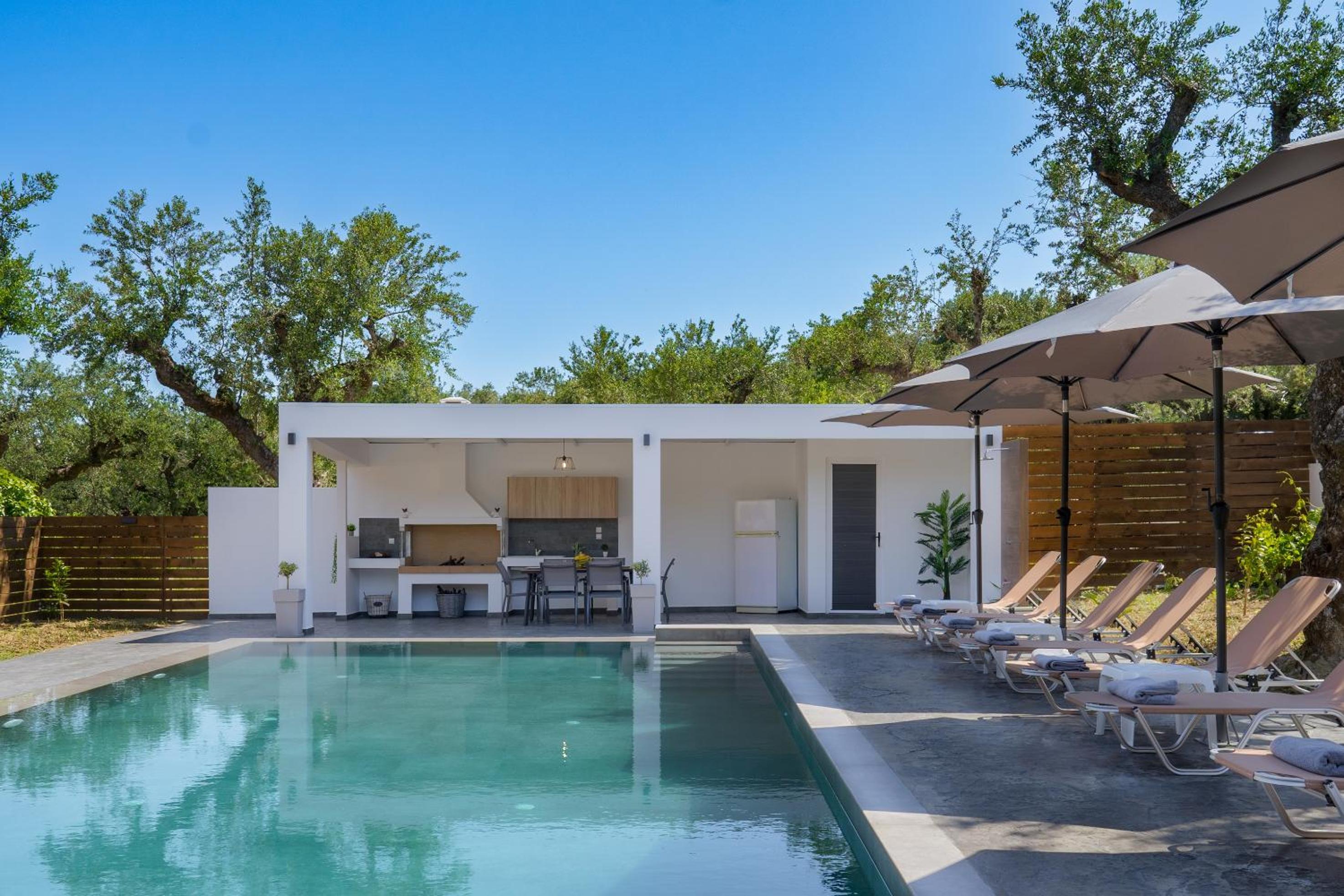 Villa photo 2