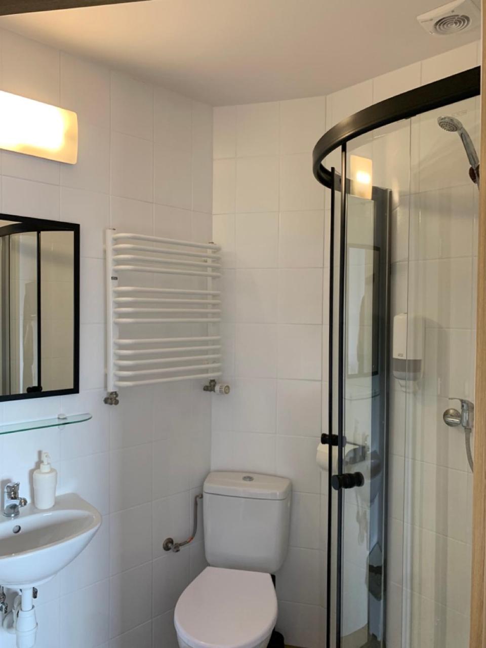 Single Room with Bathroom photo 3