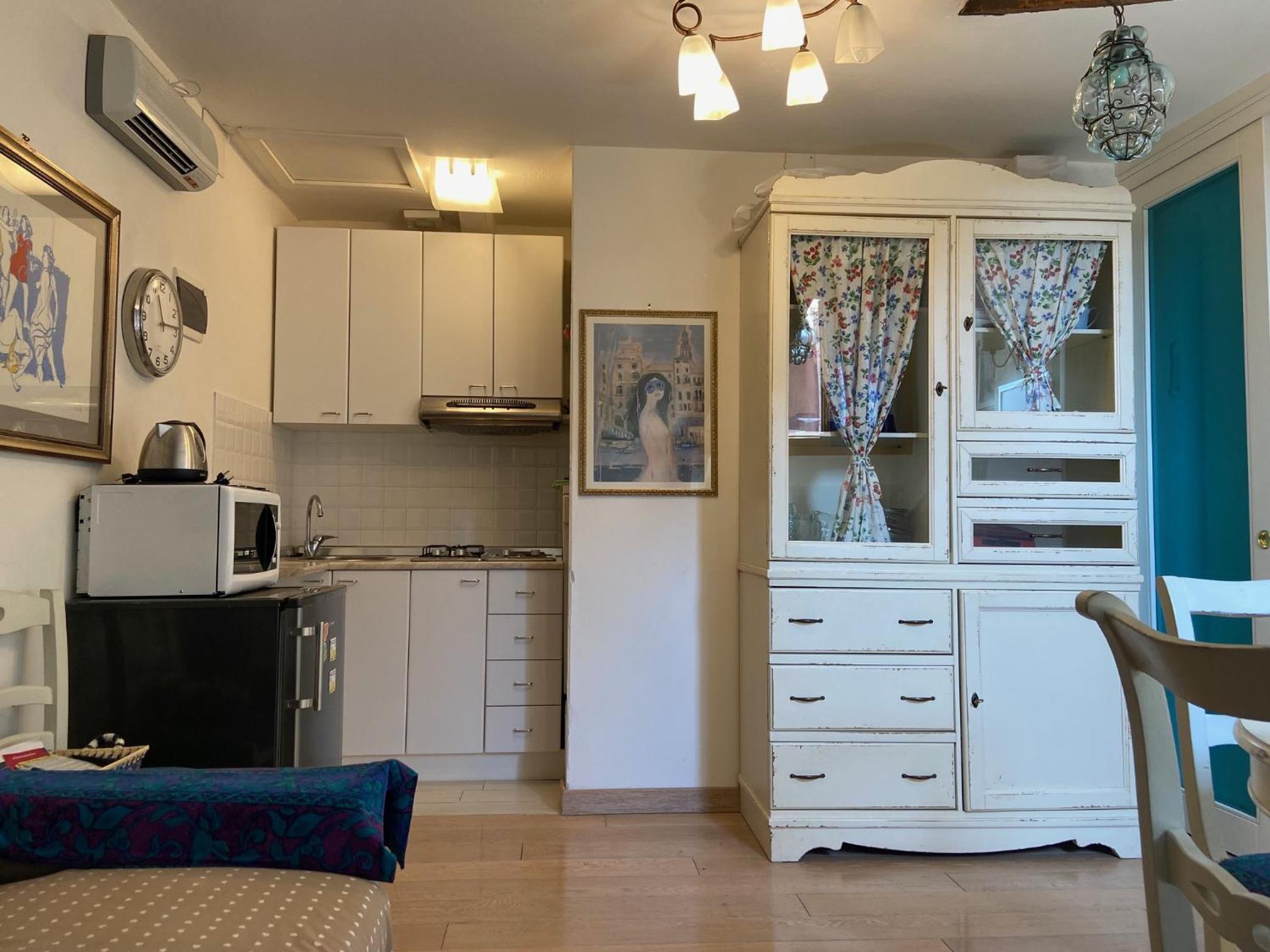 One-Bedroom Apartment photo 2