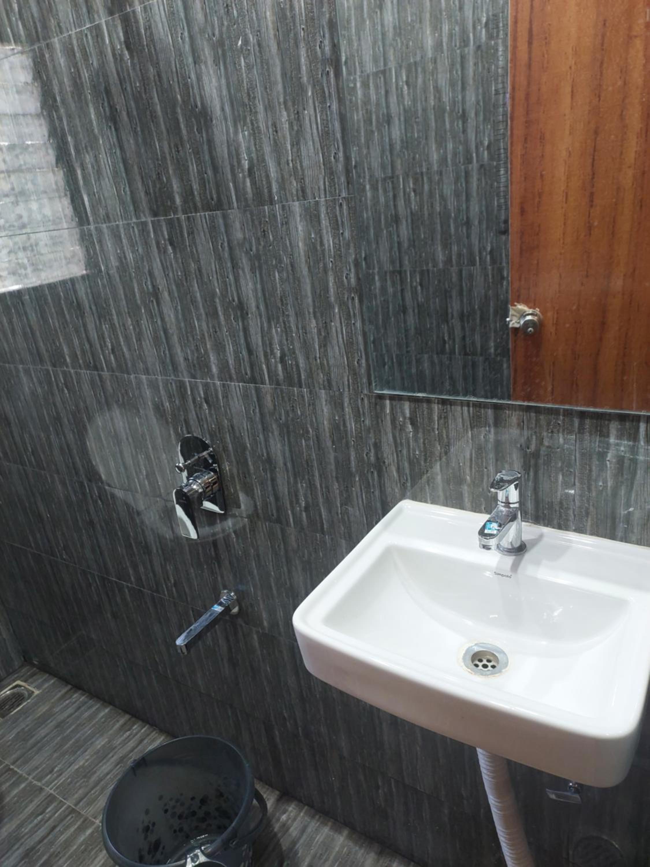 Deluxe Family Suite - Photo 7