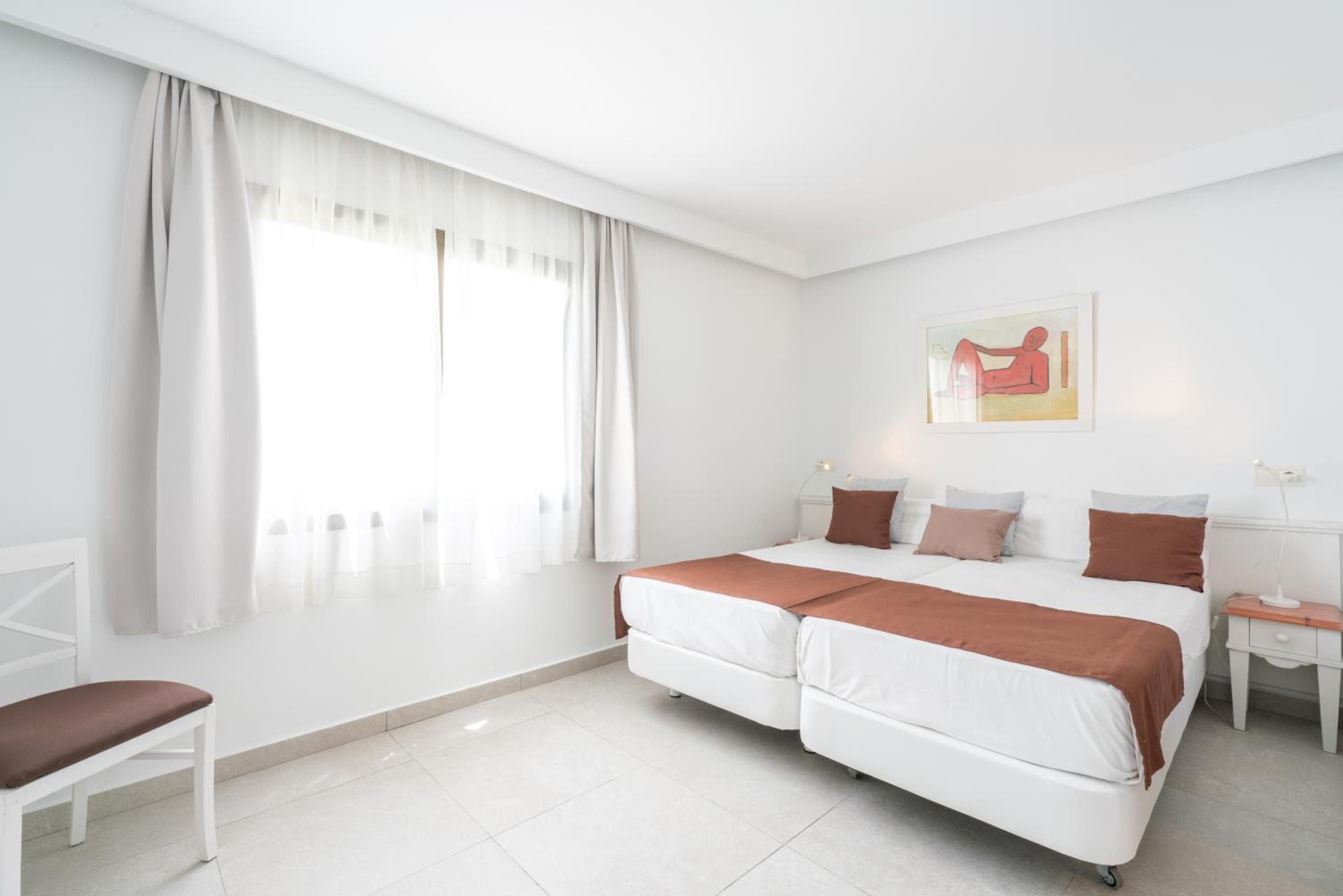 Premium Double Room - Photo 9