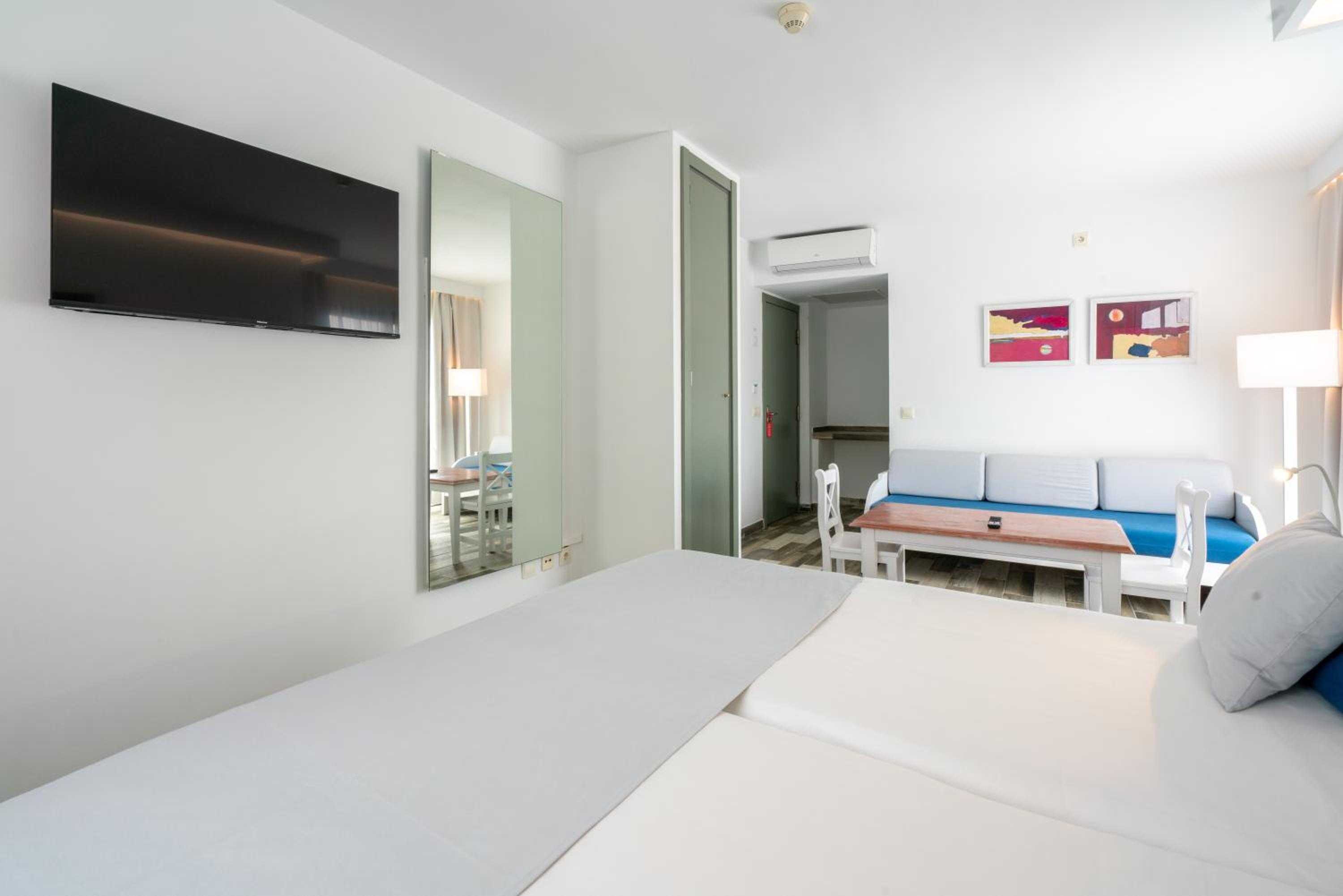 Premium Double Room - Photo 8