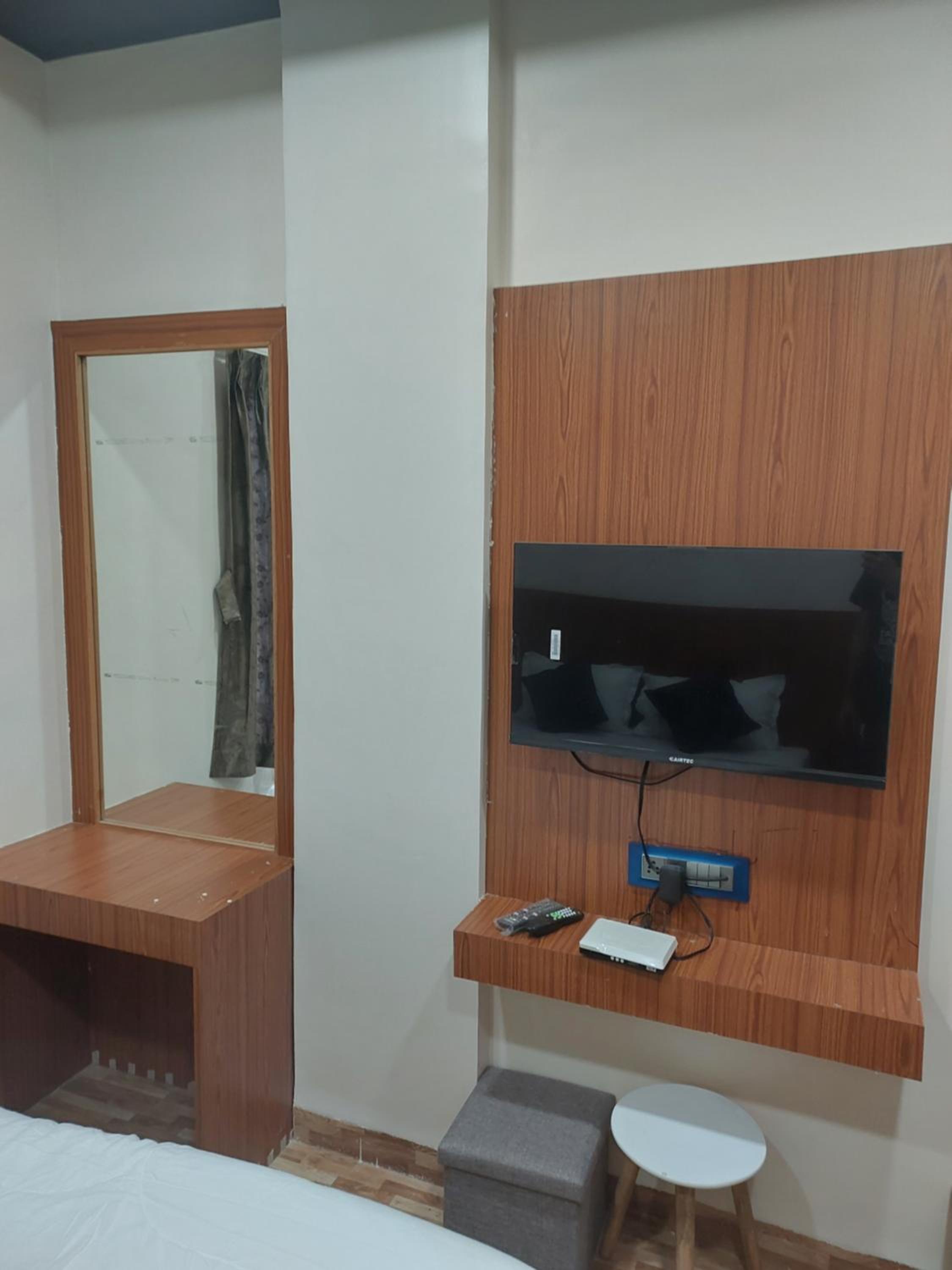Deluxe Family Suite - Photo 13