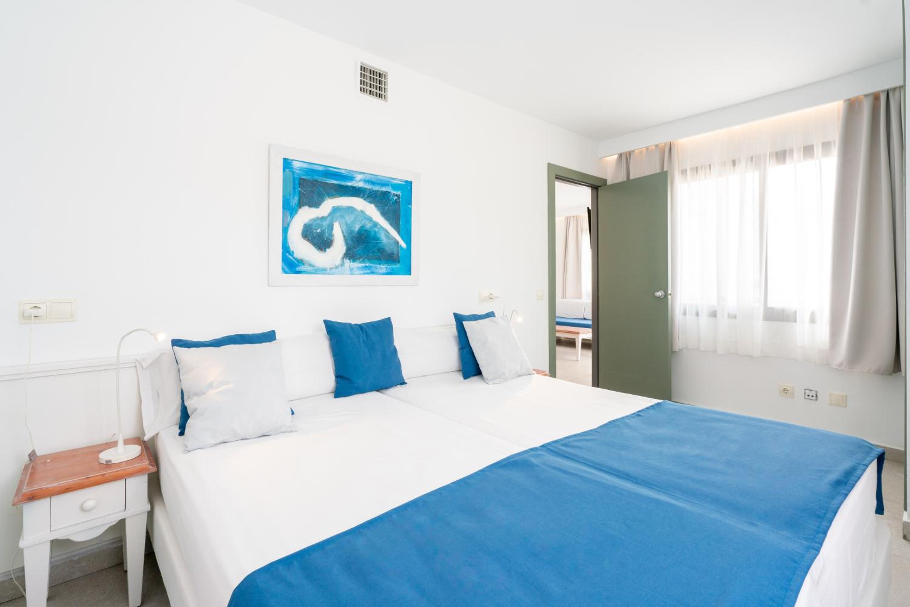 Premium Double Room - Photo 10