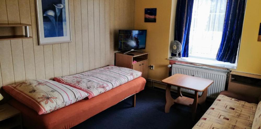 Standard Twin Room with Sofa photo 2