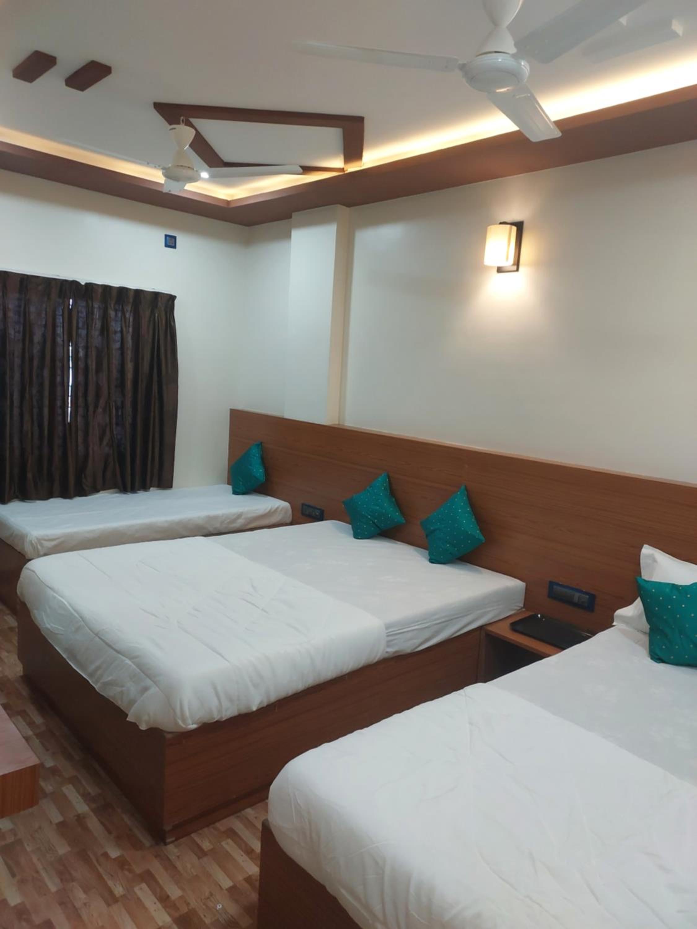 Deluxe Family Suite - Photo 30